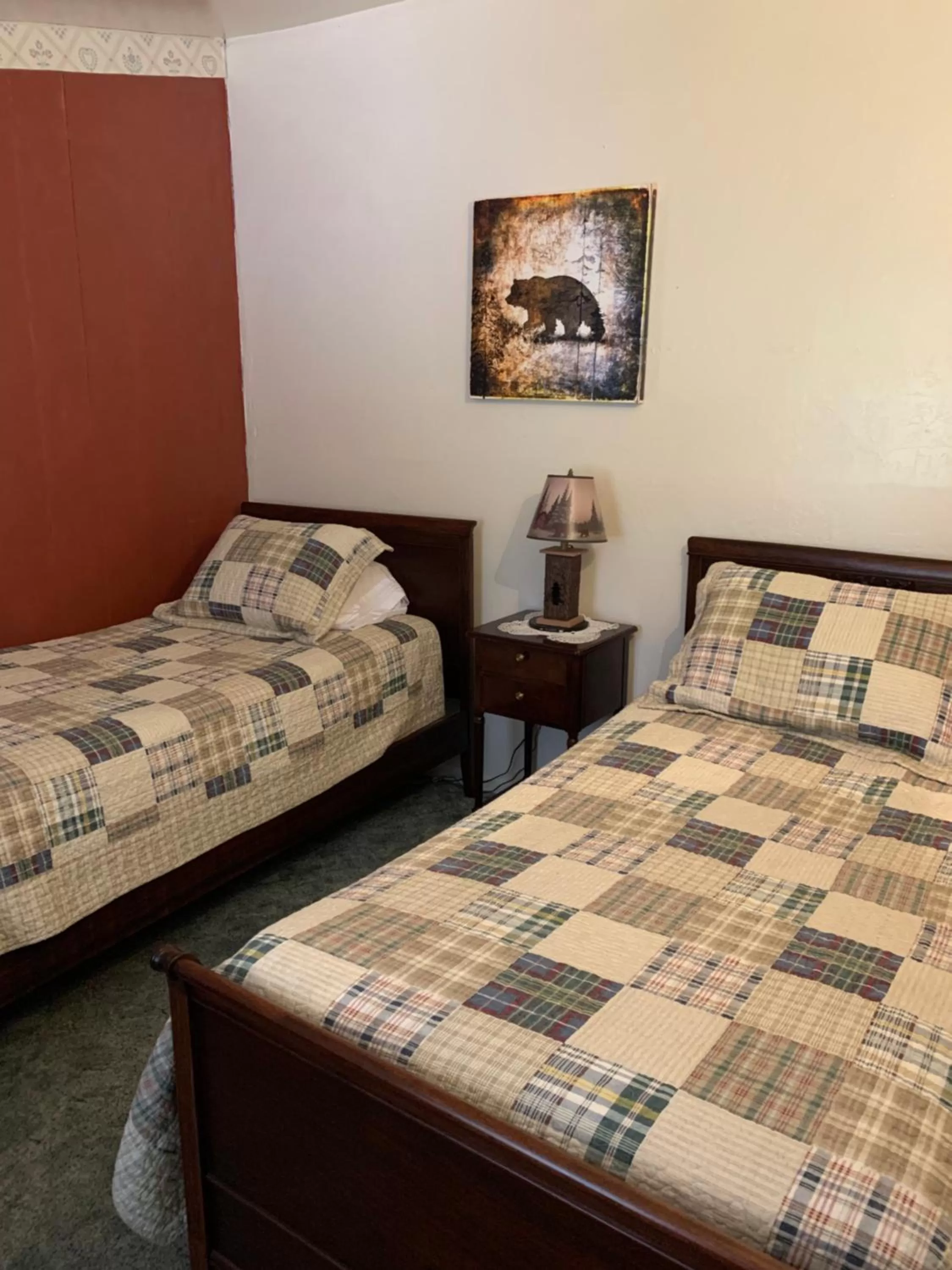 Bed in Mount Shasta Ranch Bed and Breakfast