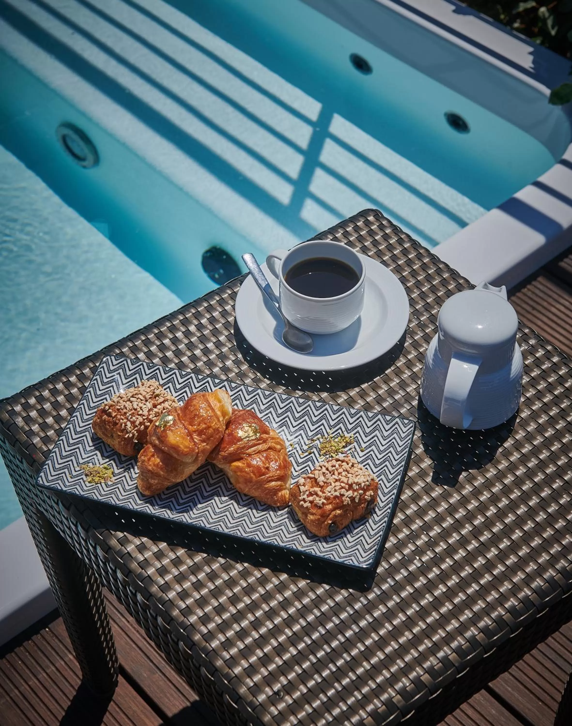 Hot Tub in Divani Palace Acropolis