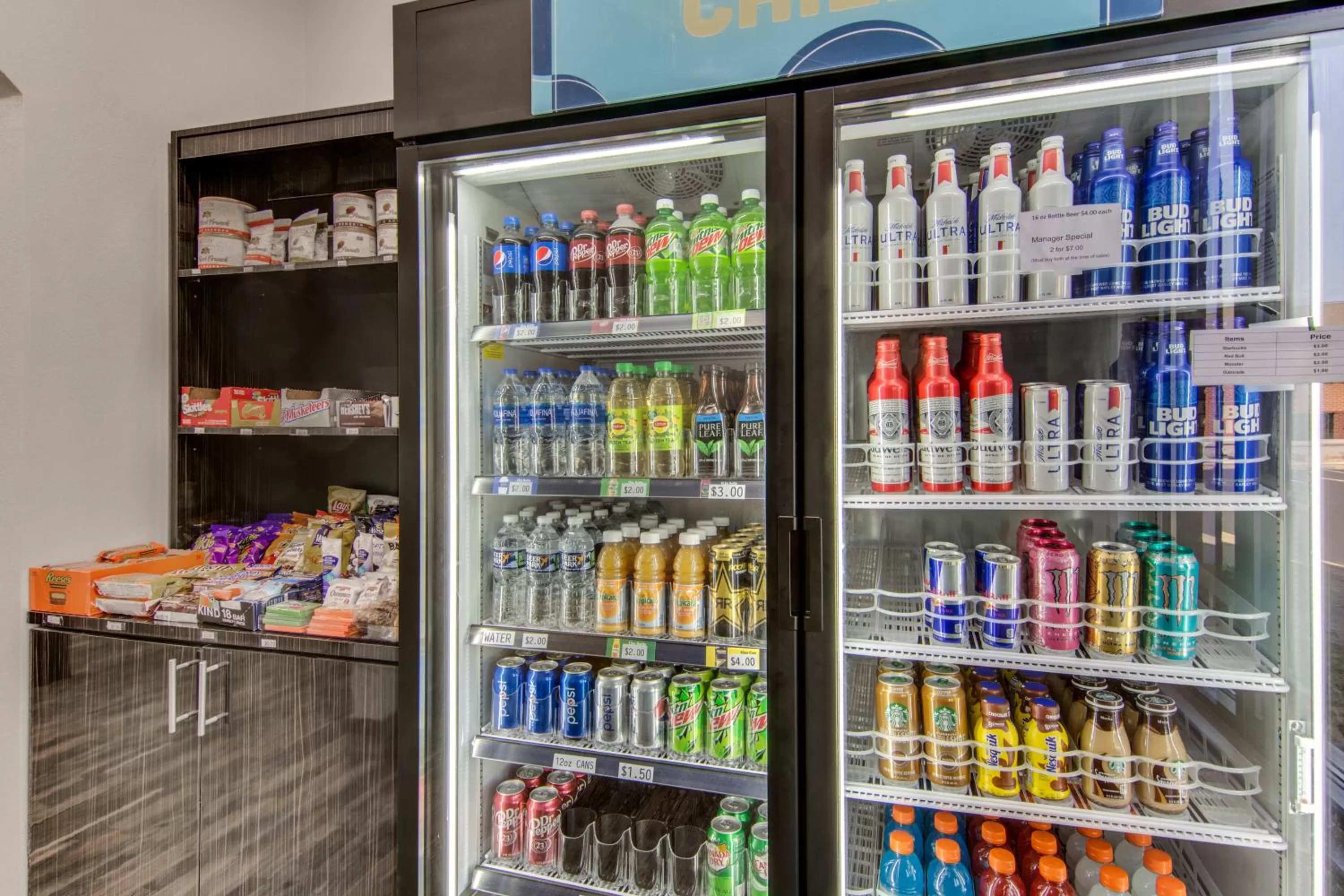 On-site shops in Clarion Pointe on the lake Clarksville-South Hill West