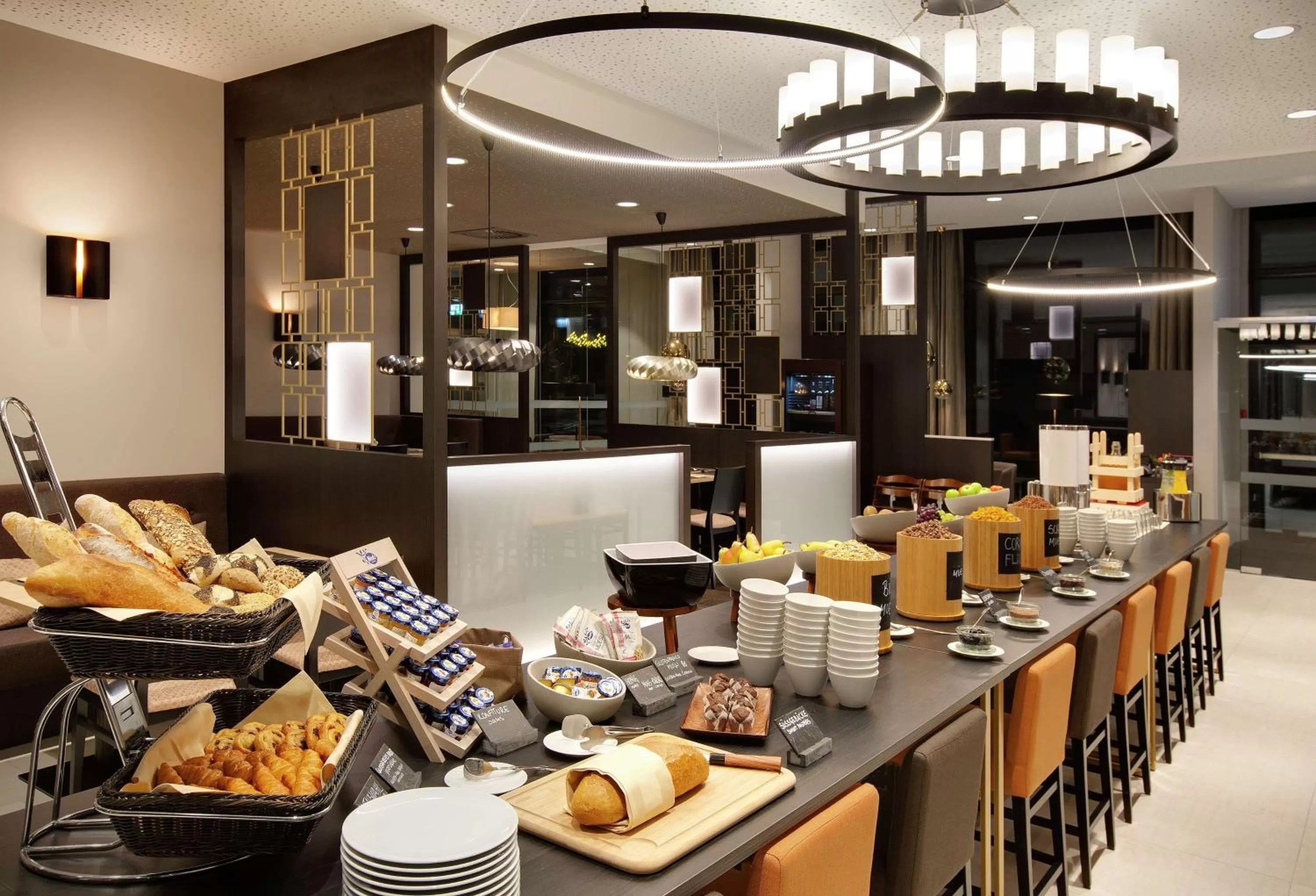 Restaurant/places to eat in Hilton Garden Inn Zurich Limmattal