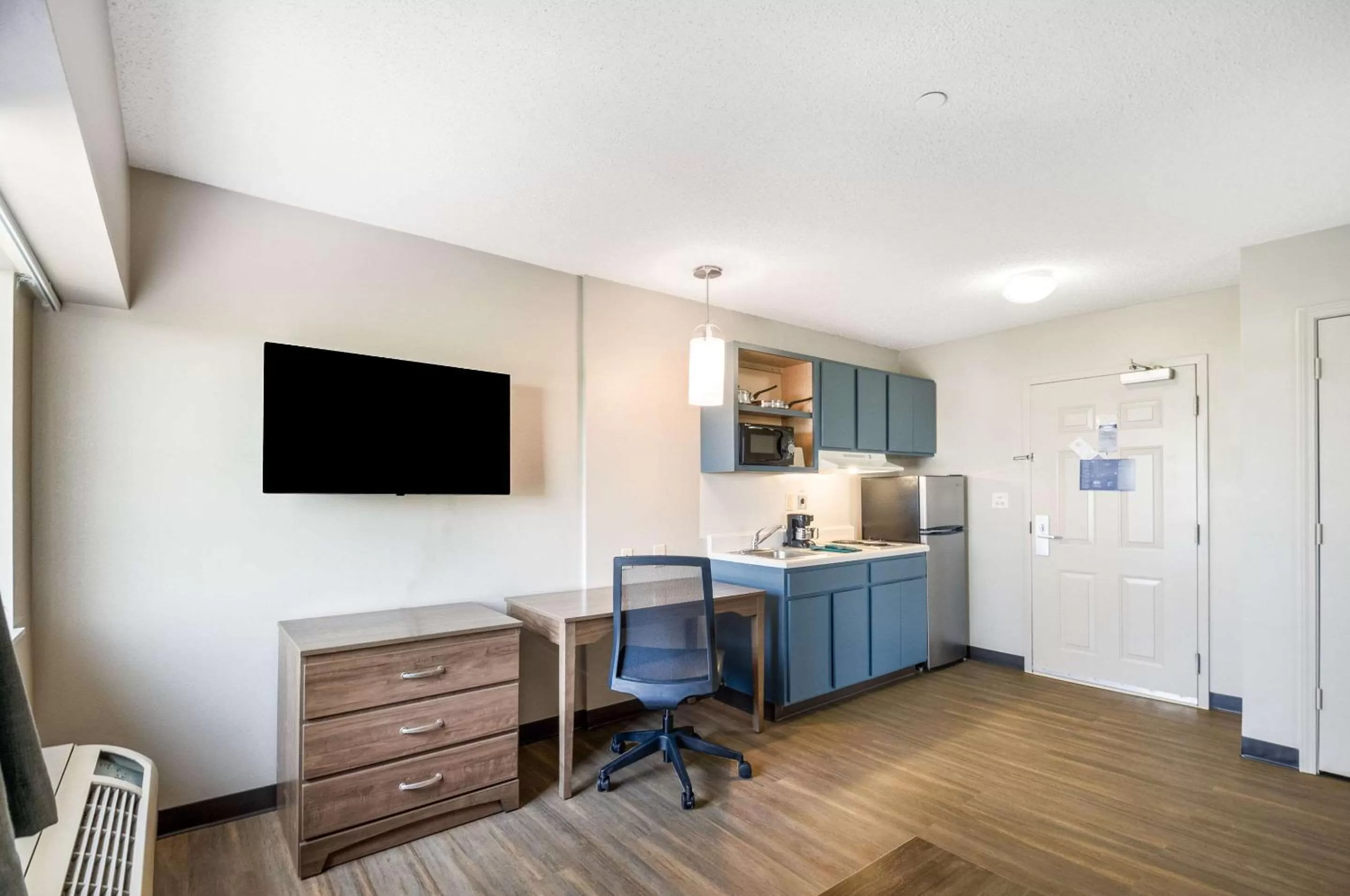 TV and multimedia in Suburban Studios Sterling - Washington Dulles