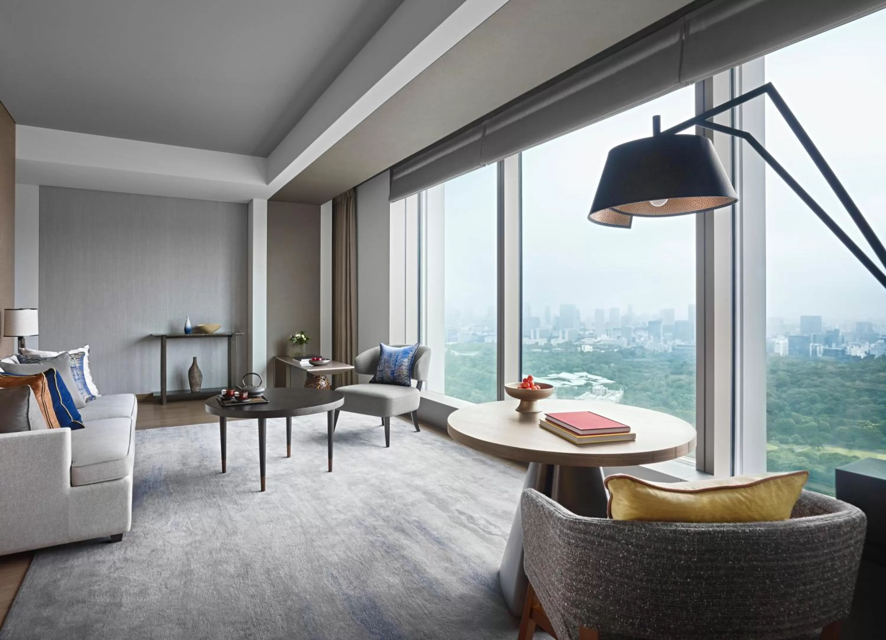 Living room in Four Seasons Hotel Tokyo at Otemachi