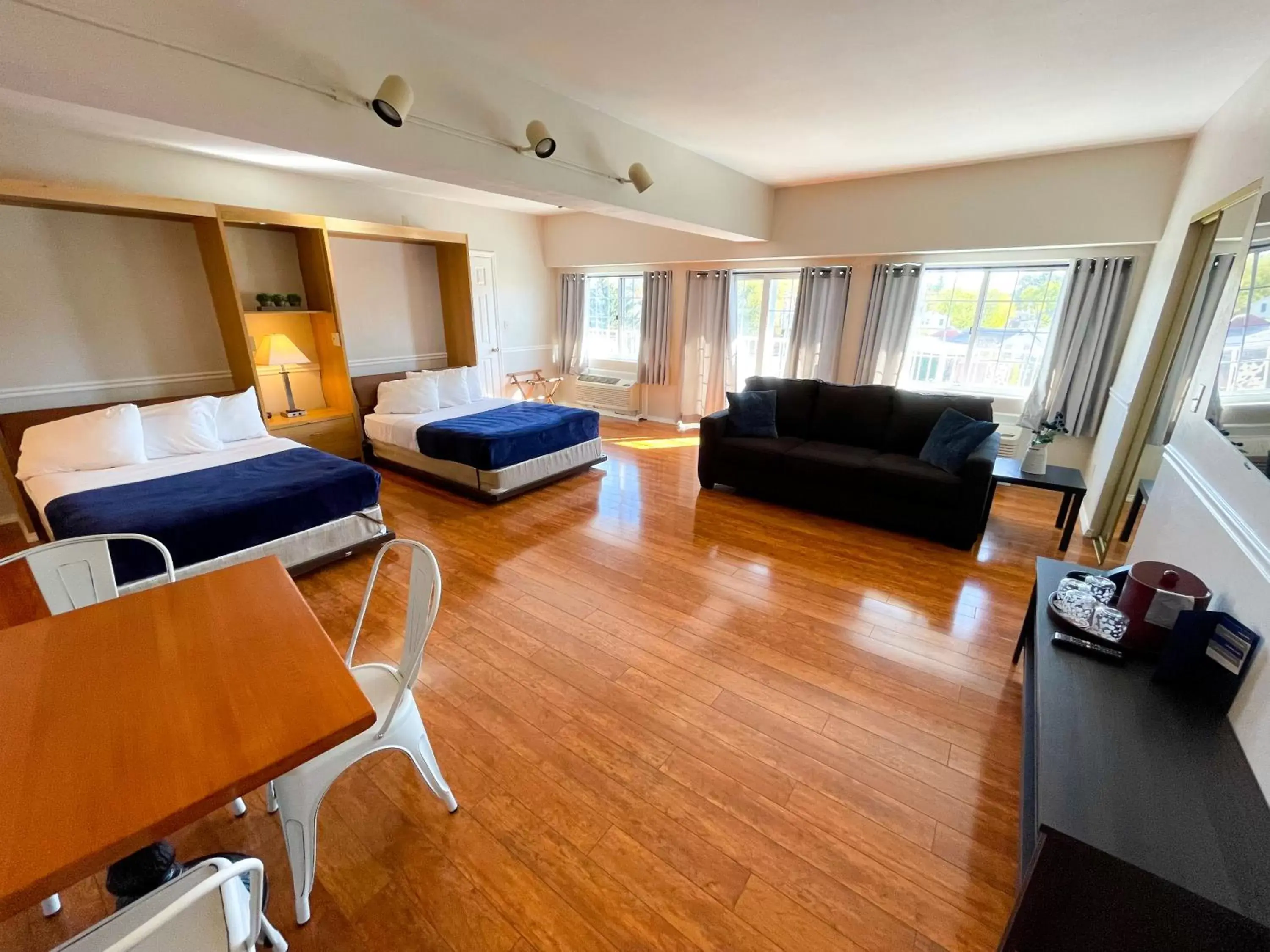 Family Junior Suite in Riveredge Resort Hotel Family Junior Suite in Riveredge Resort Hotel