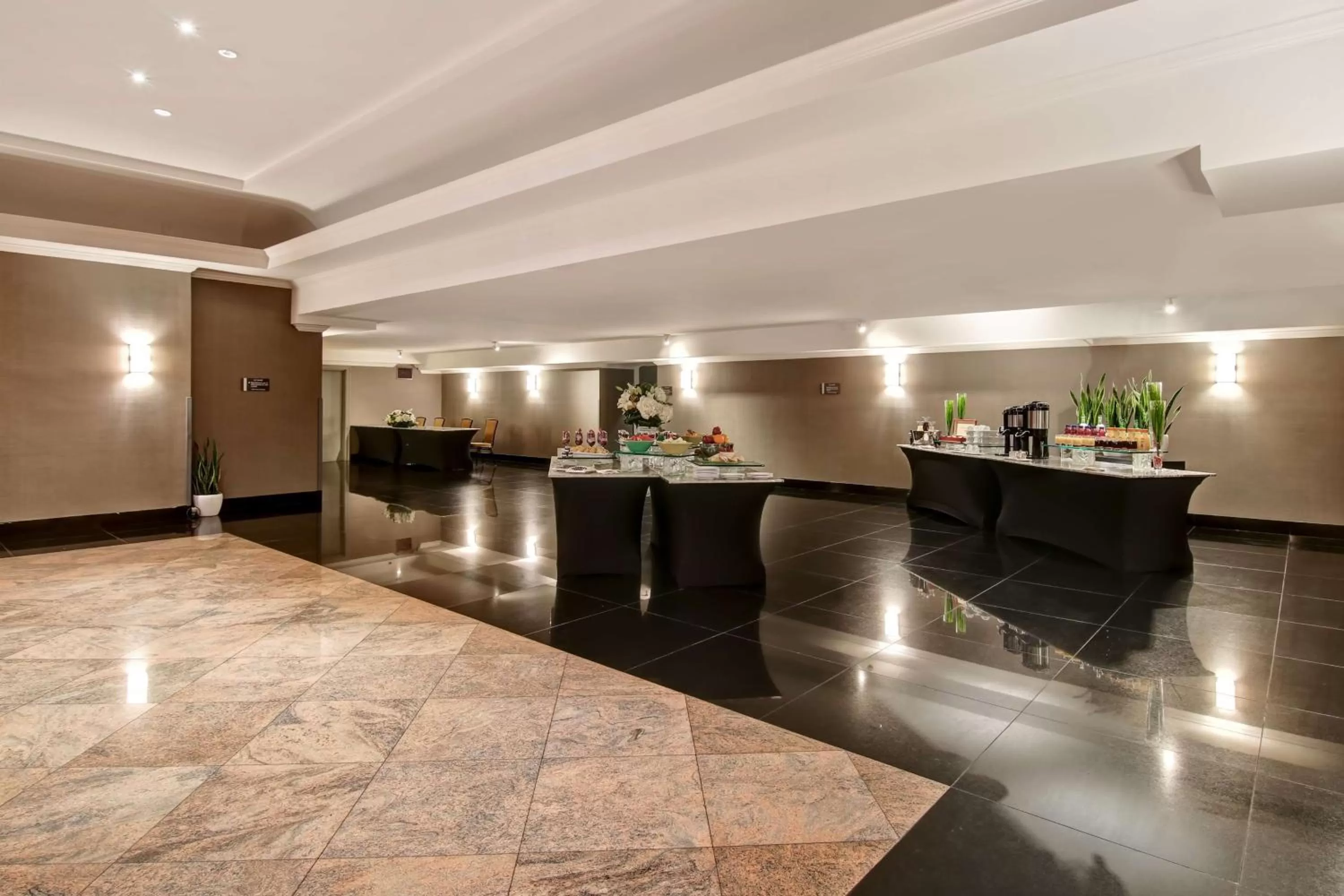 Meeting/conference room in DoubleTree by Hilton Toronto Downtown