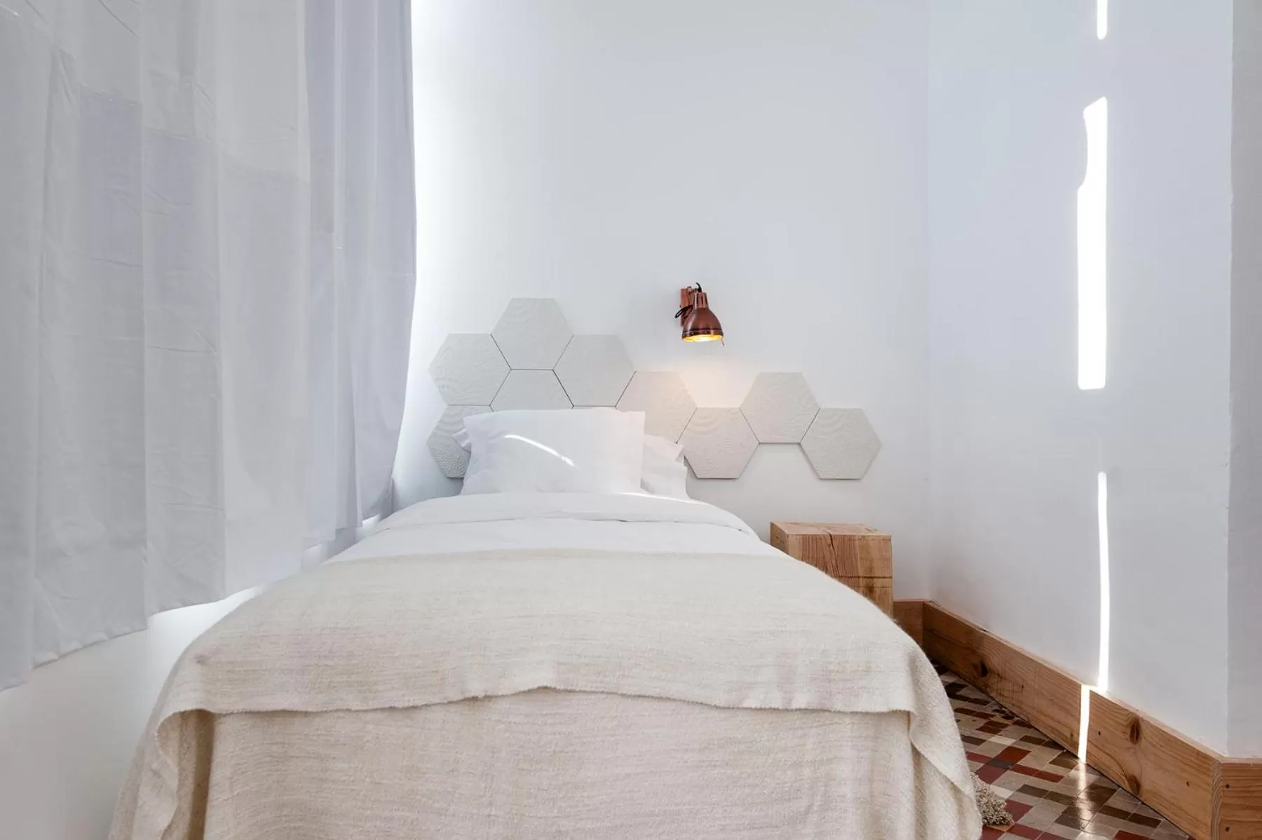 Shower, Bed in La Casa de Antonio Boutique Rooms