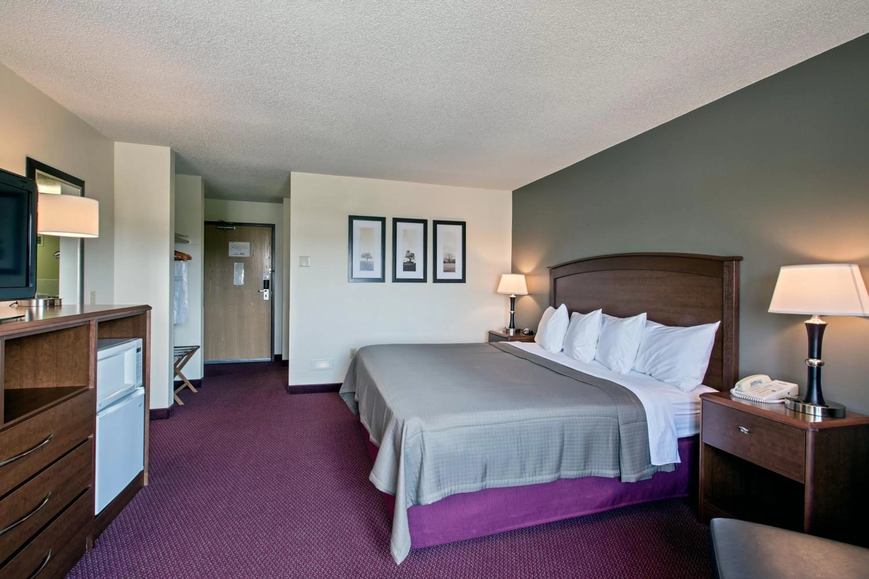 Deluxe Queen Room - Mobility Access/Non-Smoking in AmericInn by Wyndham Iowa Falls