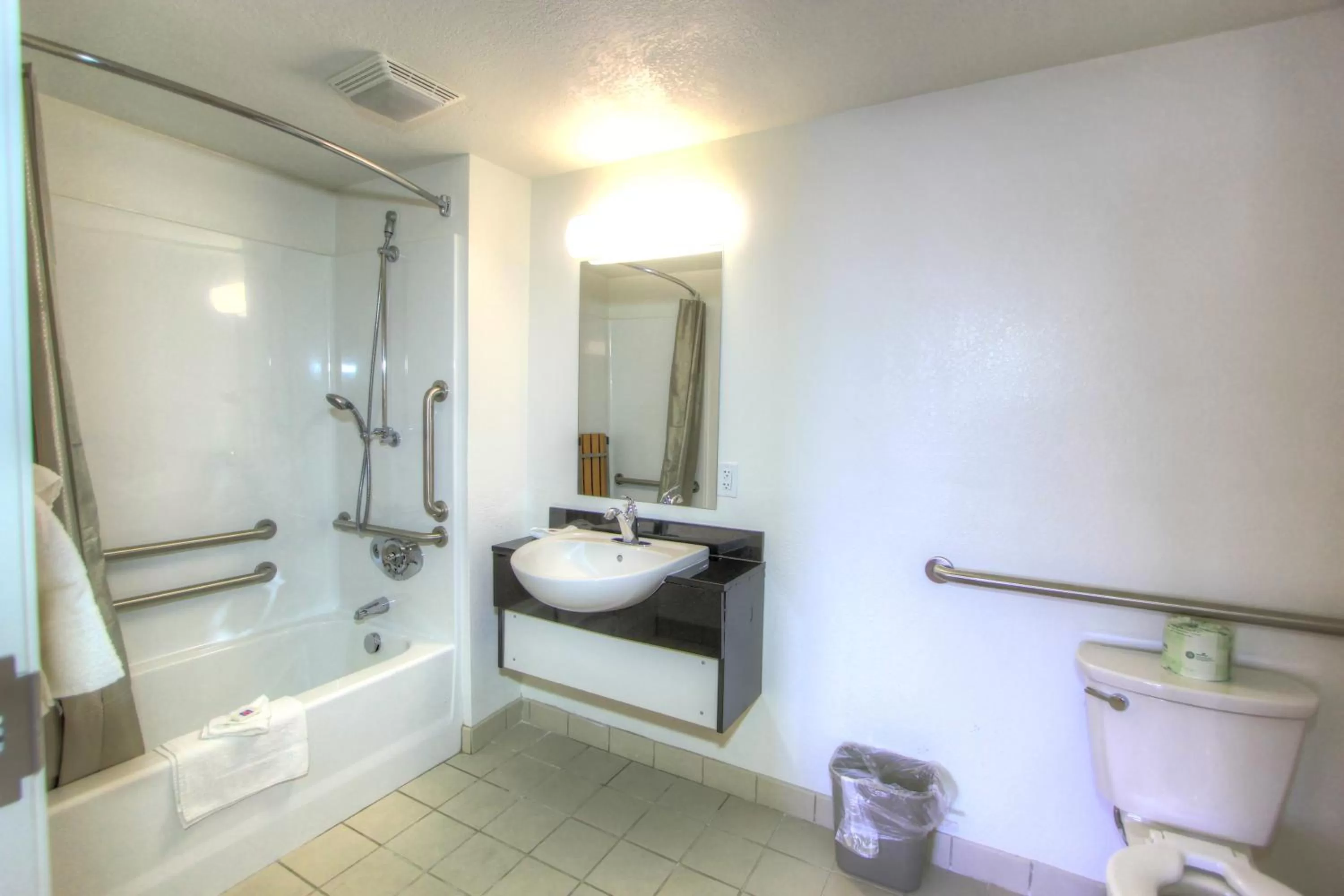 Bathroom in Howard Johnson by Wyndham Harrisonburg