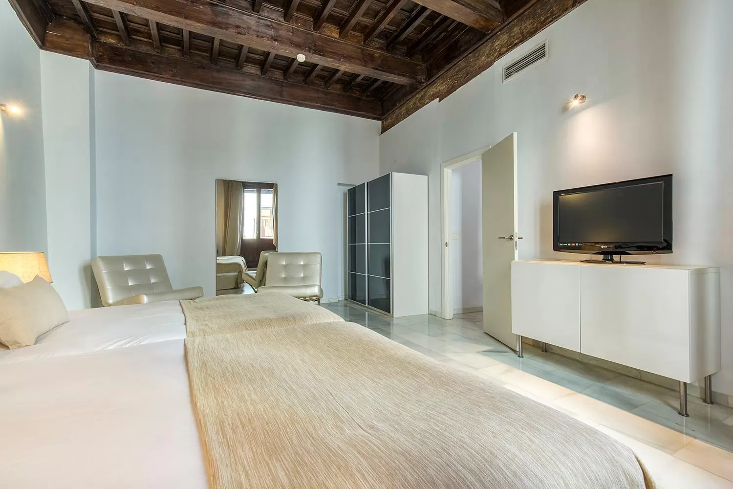 Bedroom, Bed in tuGuest Elvira Suites