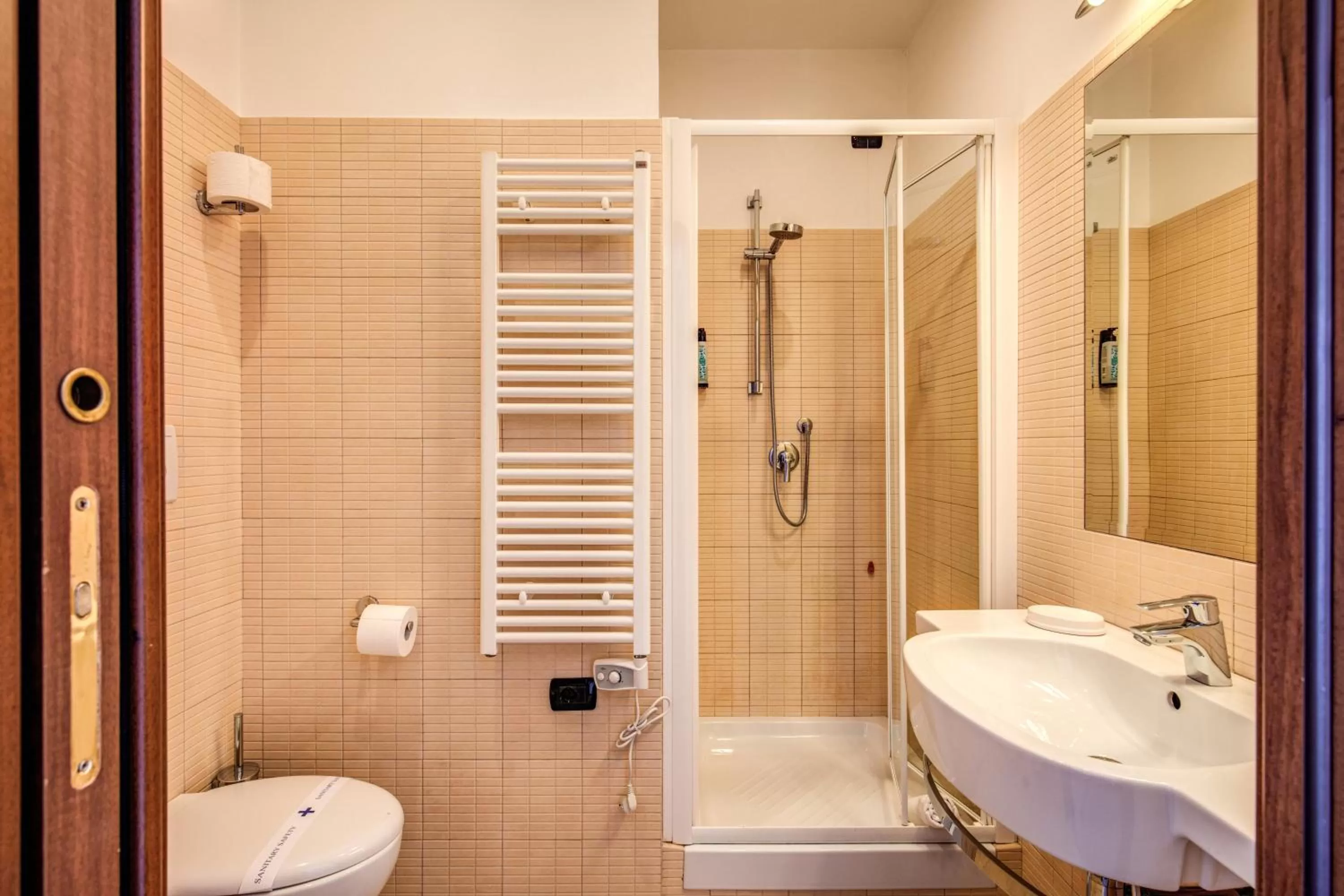 Shower in Hotel Roma Tiburtina Metro