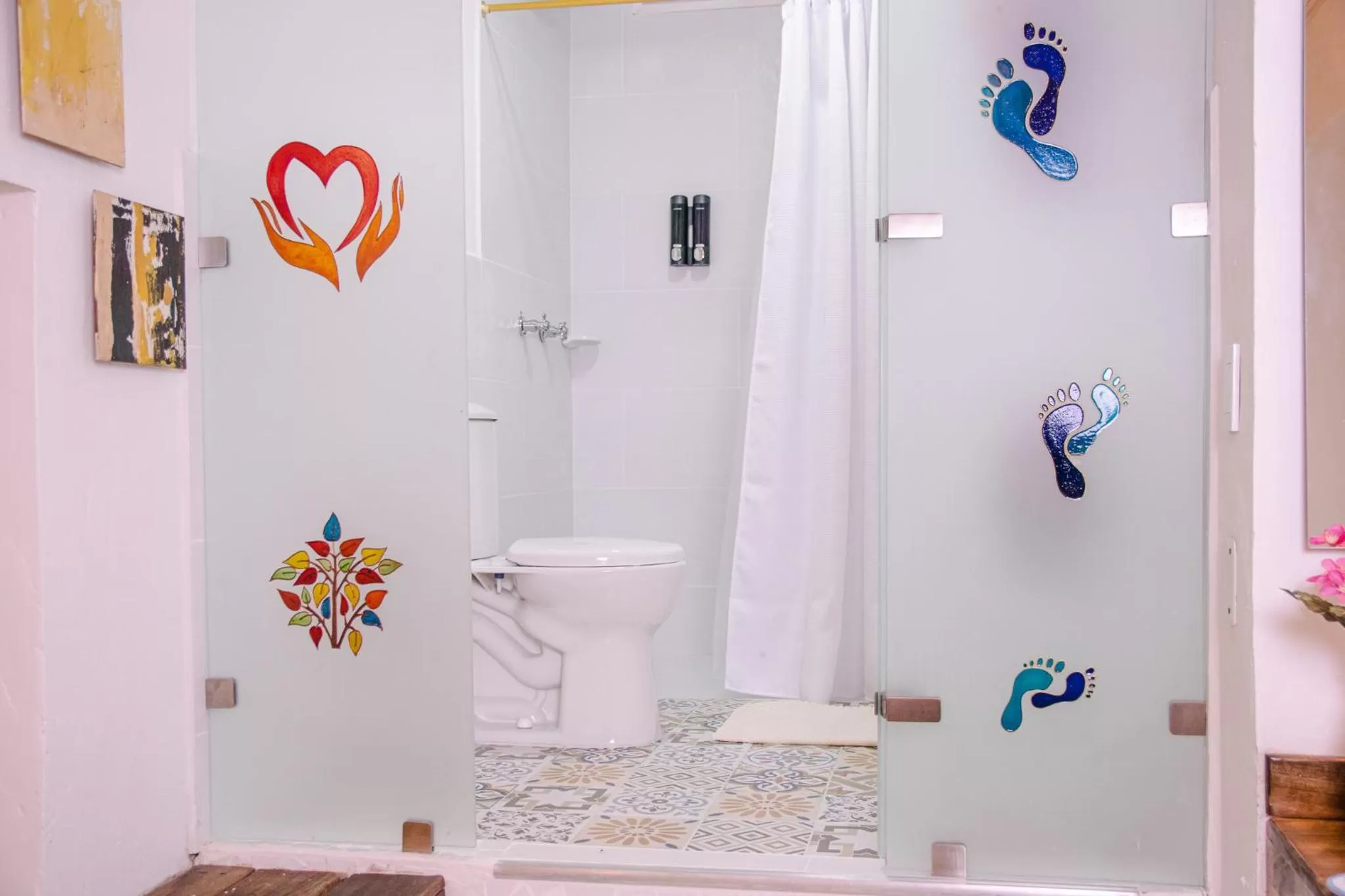 Shower in El Despertar Hotel