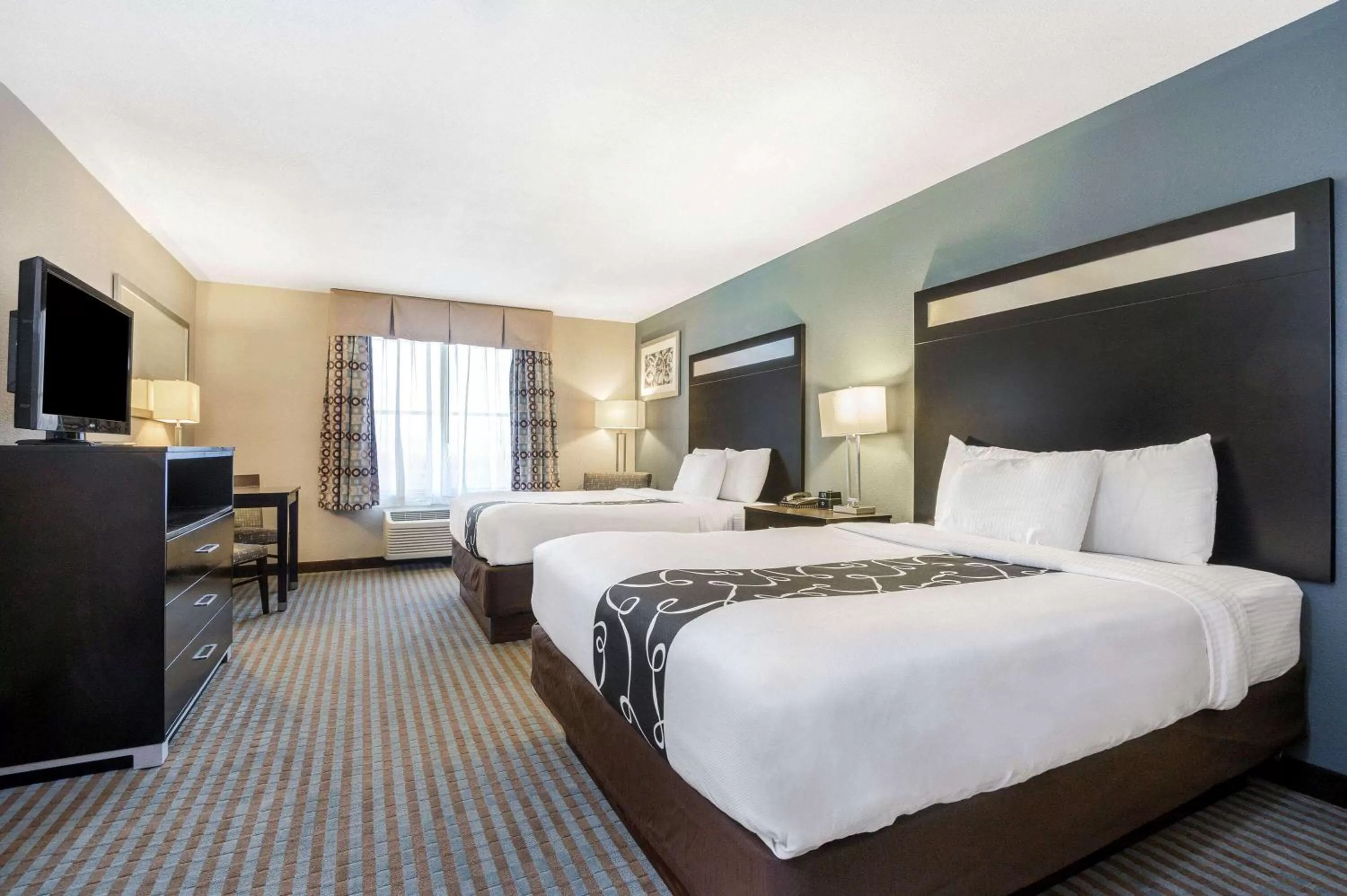 Photo of the whole room, Bed in La Quinta Inn & Suites Casino and Bar by Wyndham Glendive