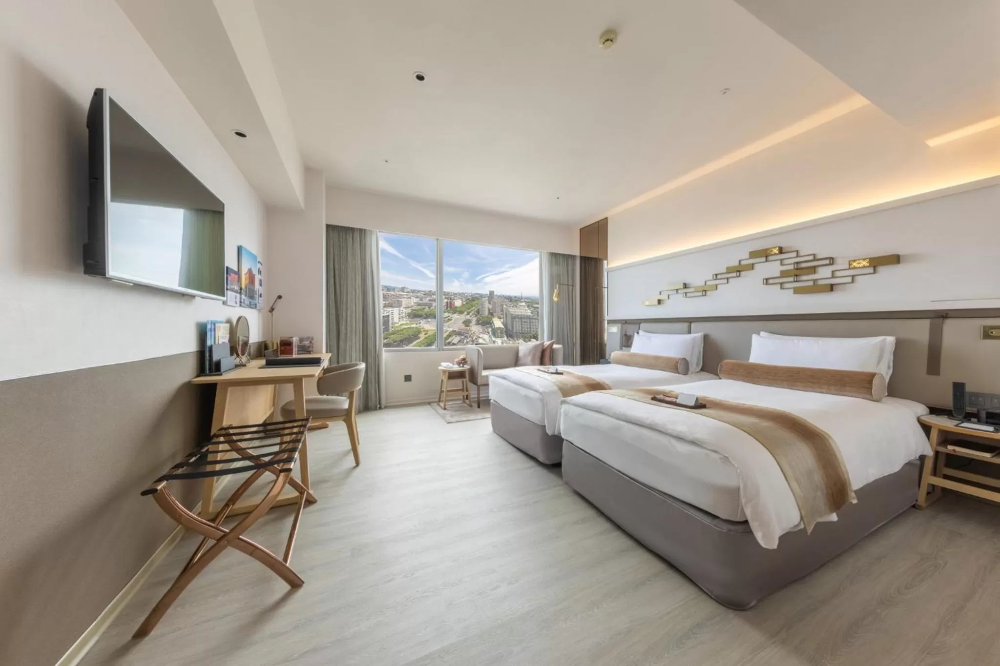 Photo of the whole room, Bed in Taipei Garden Hotel - Ximending