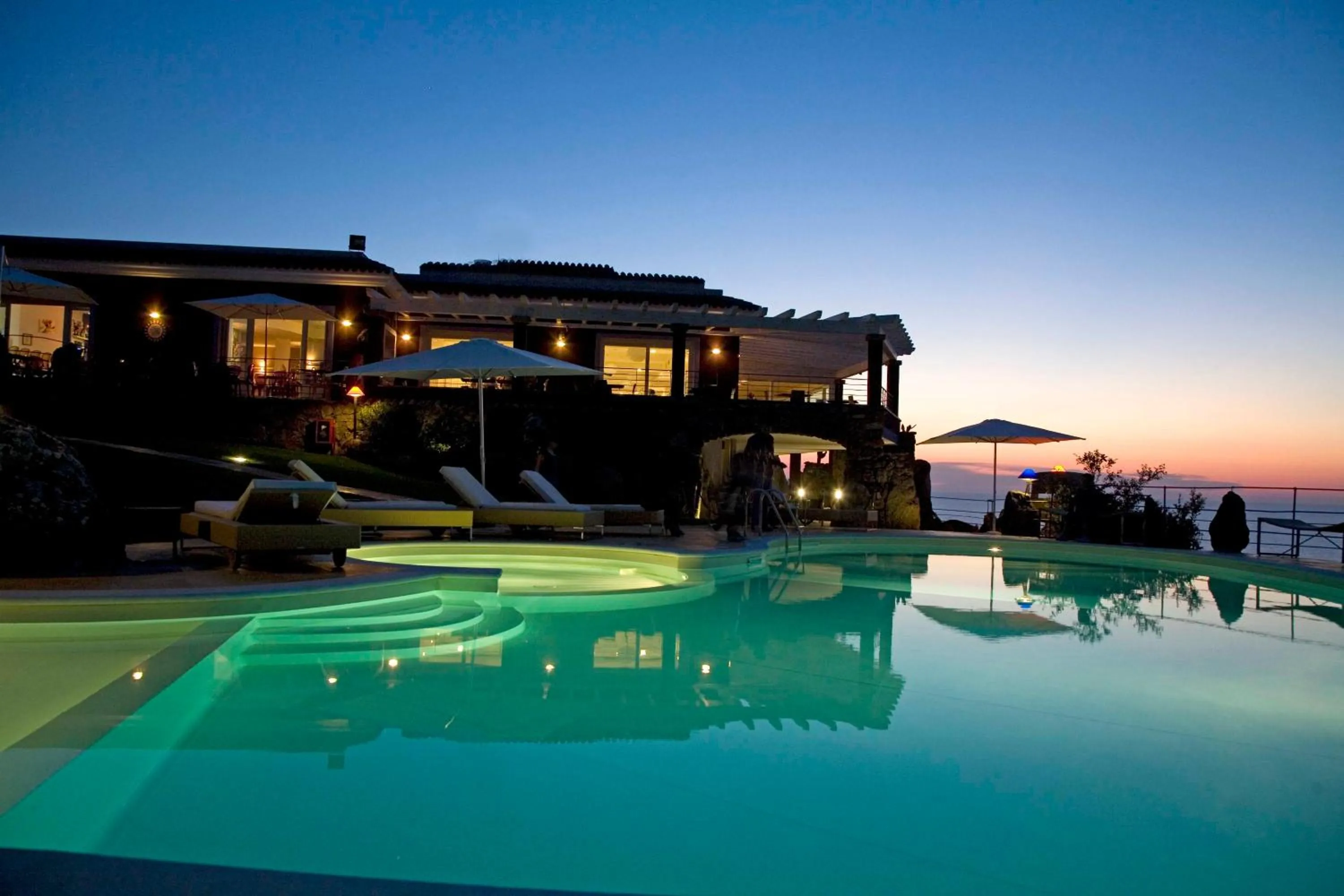 Property building in Bajaloglia Resort