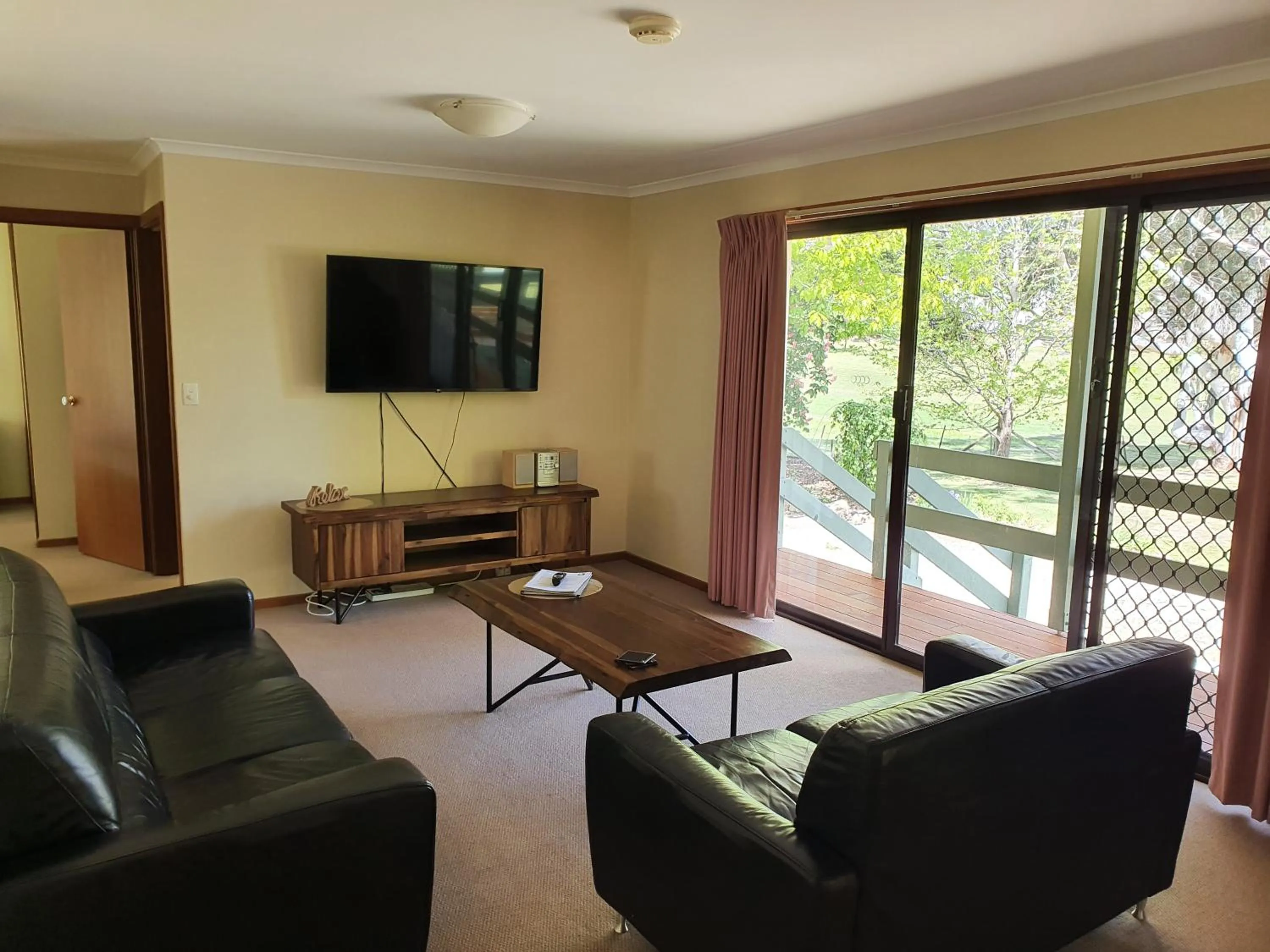 Living room in Golden Heritage Apartments Beechworth