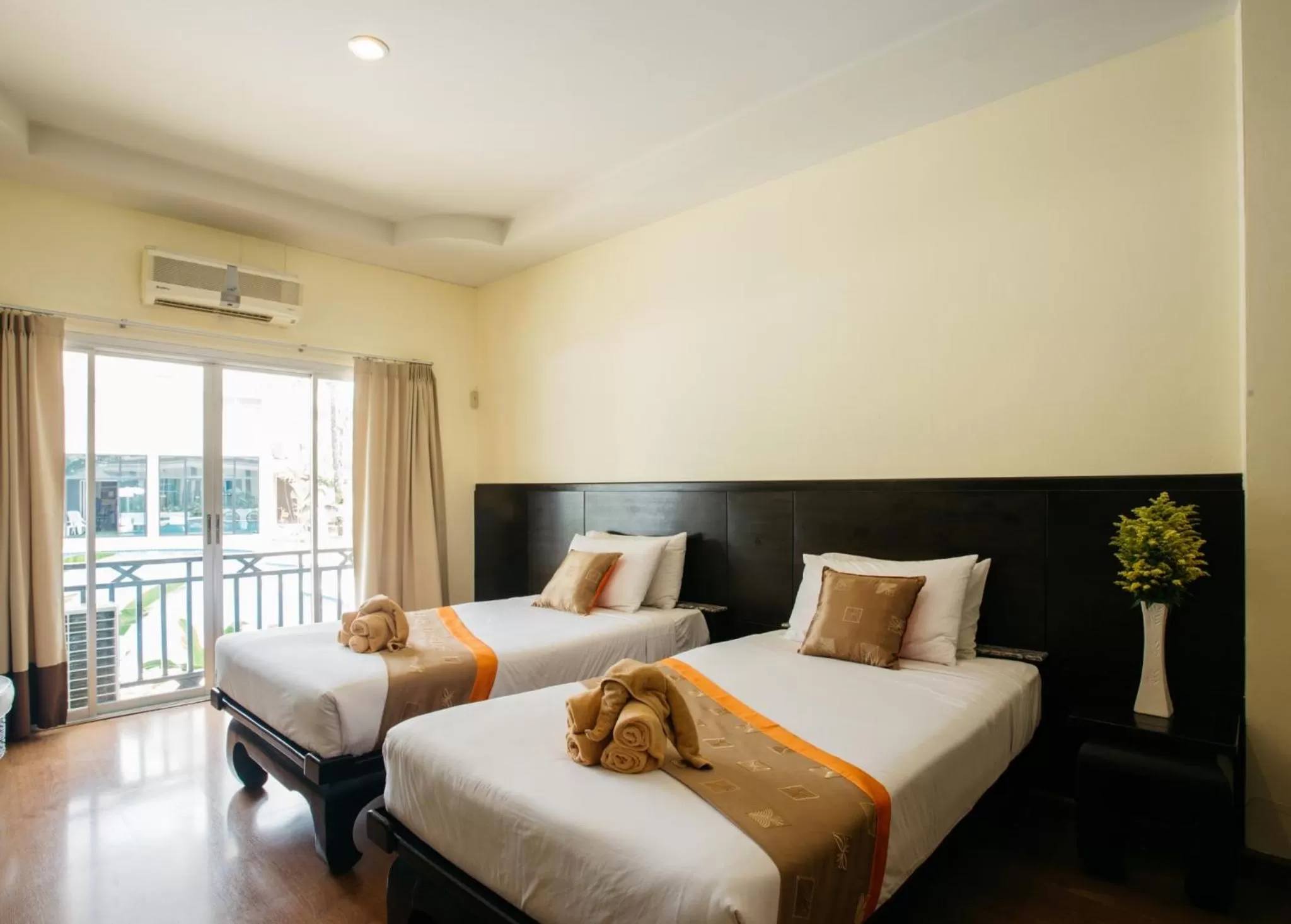 Photo of the whole room, Bed in Diamond Park Inn Chiangrai & Resort
