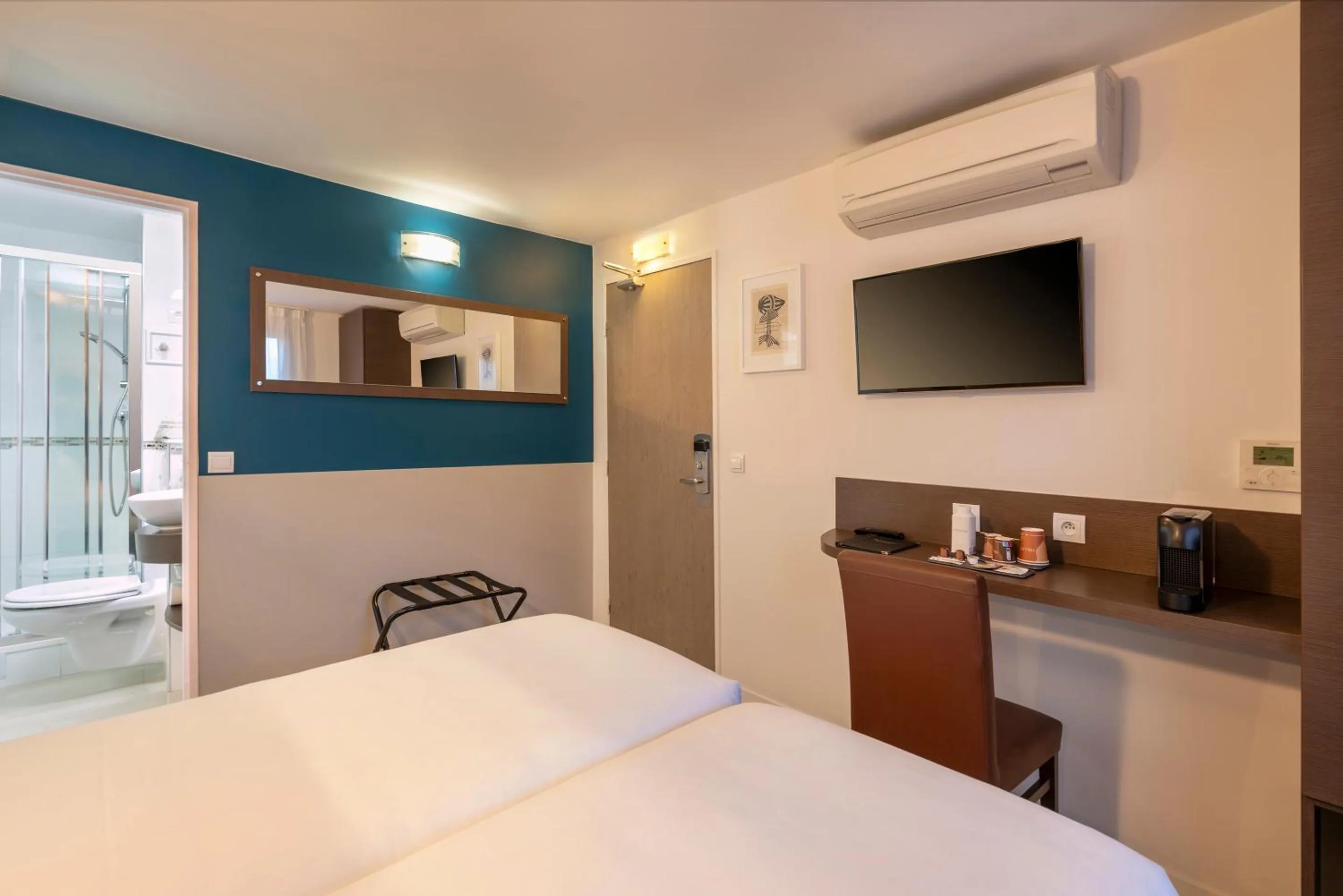 Bed in Hotel Apolonia Paris Mouffetard, Sure Hotel Collection by Best Western