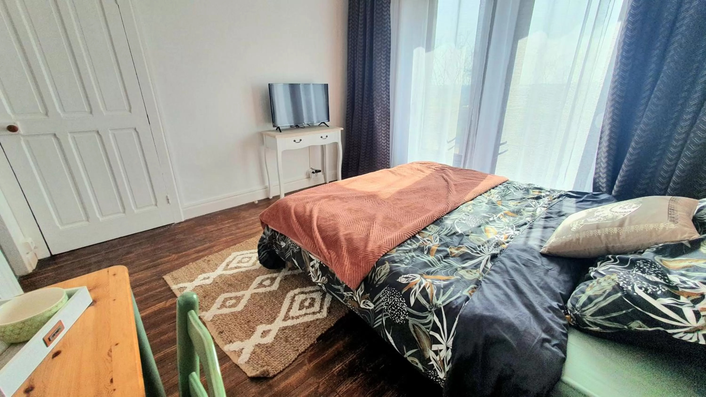 Bedroom, Bed in La Maison de la Côte des Légendes