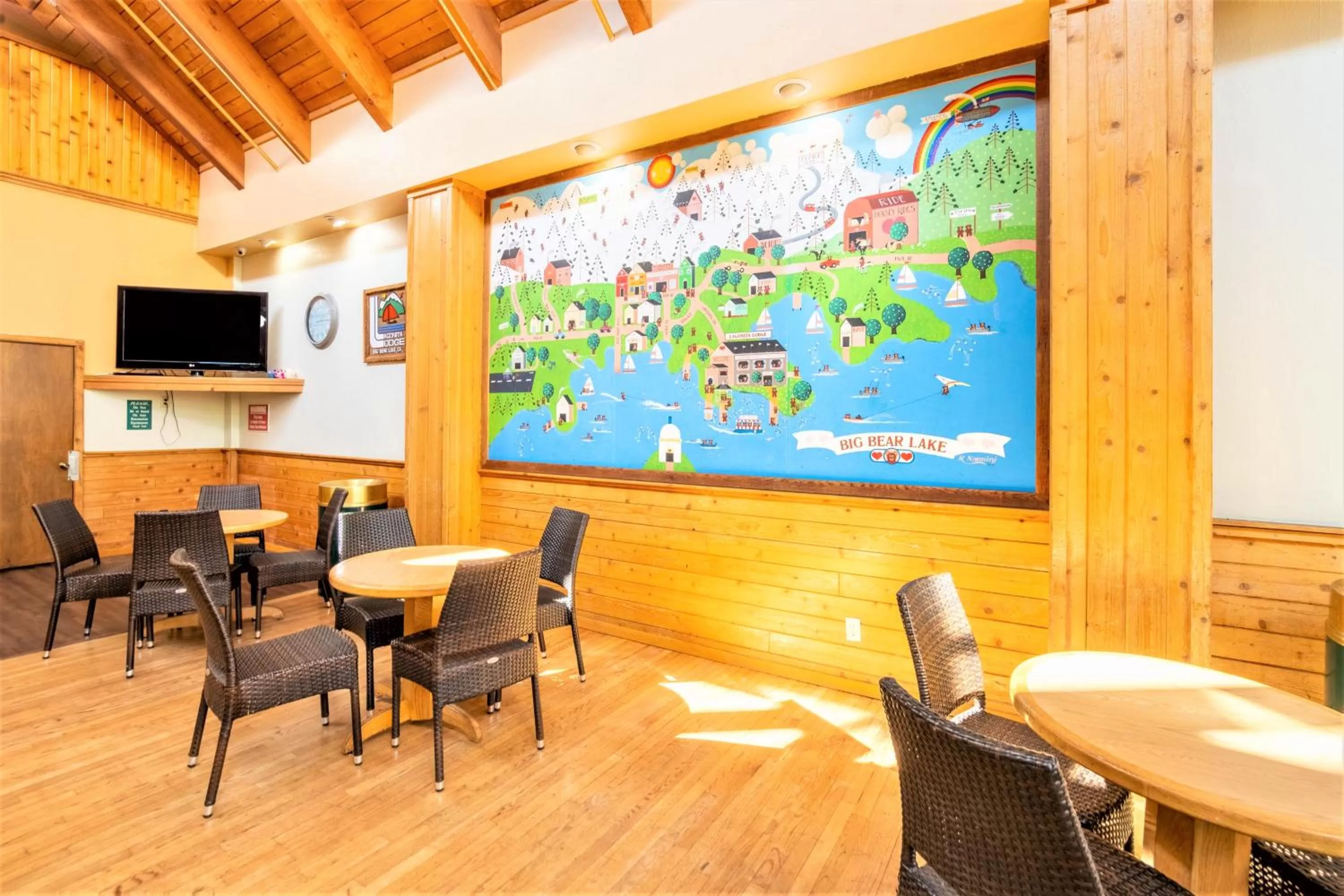 Communal lounge/ TV room in Lagonita Lodge