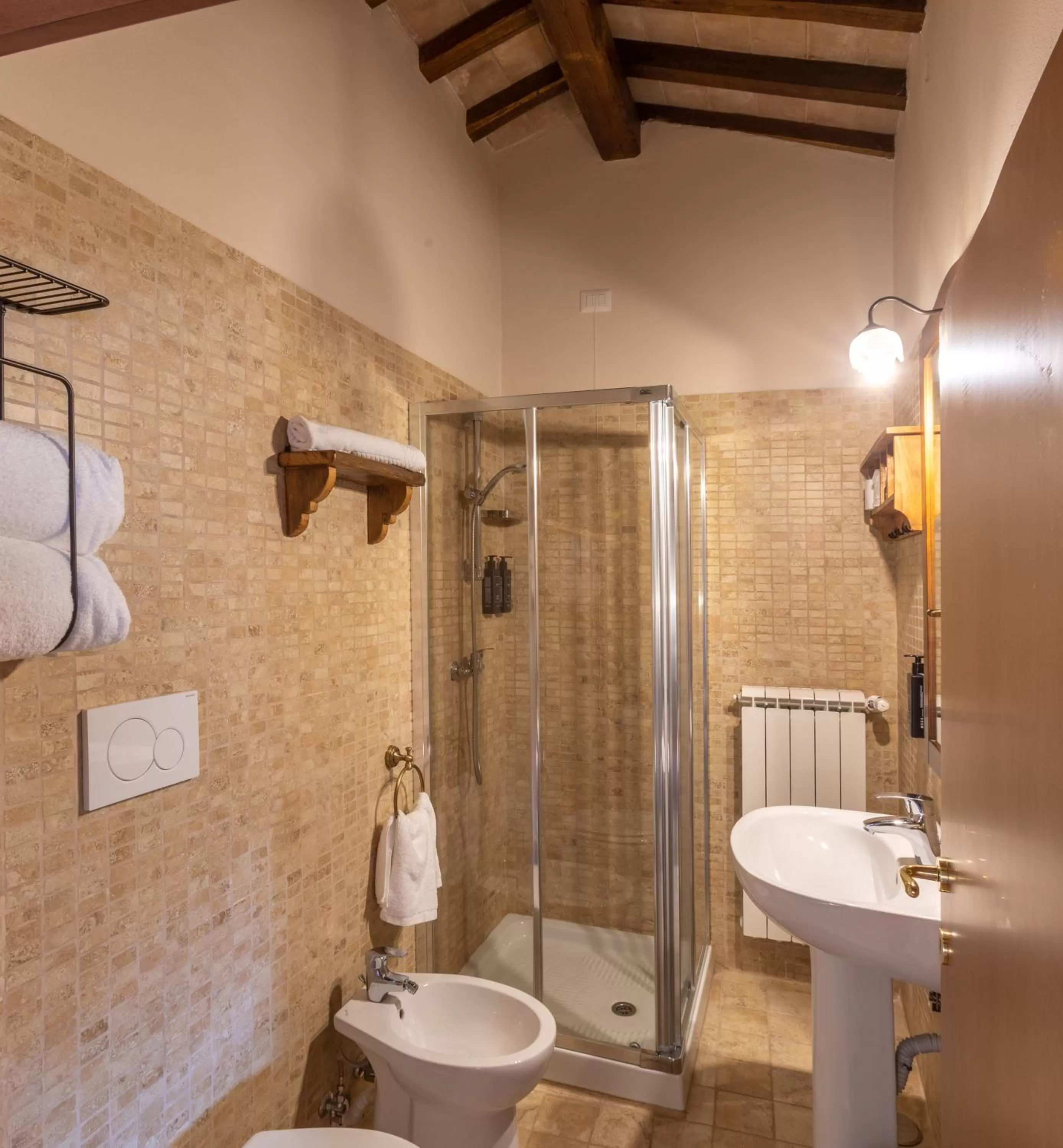 Toilet in Borgo Petroro