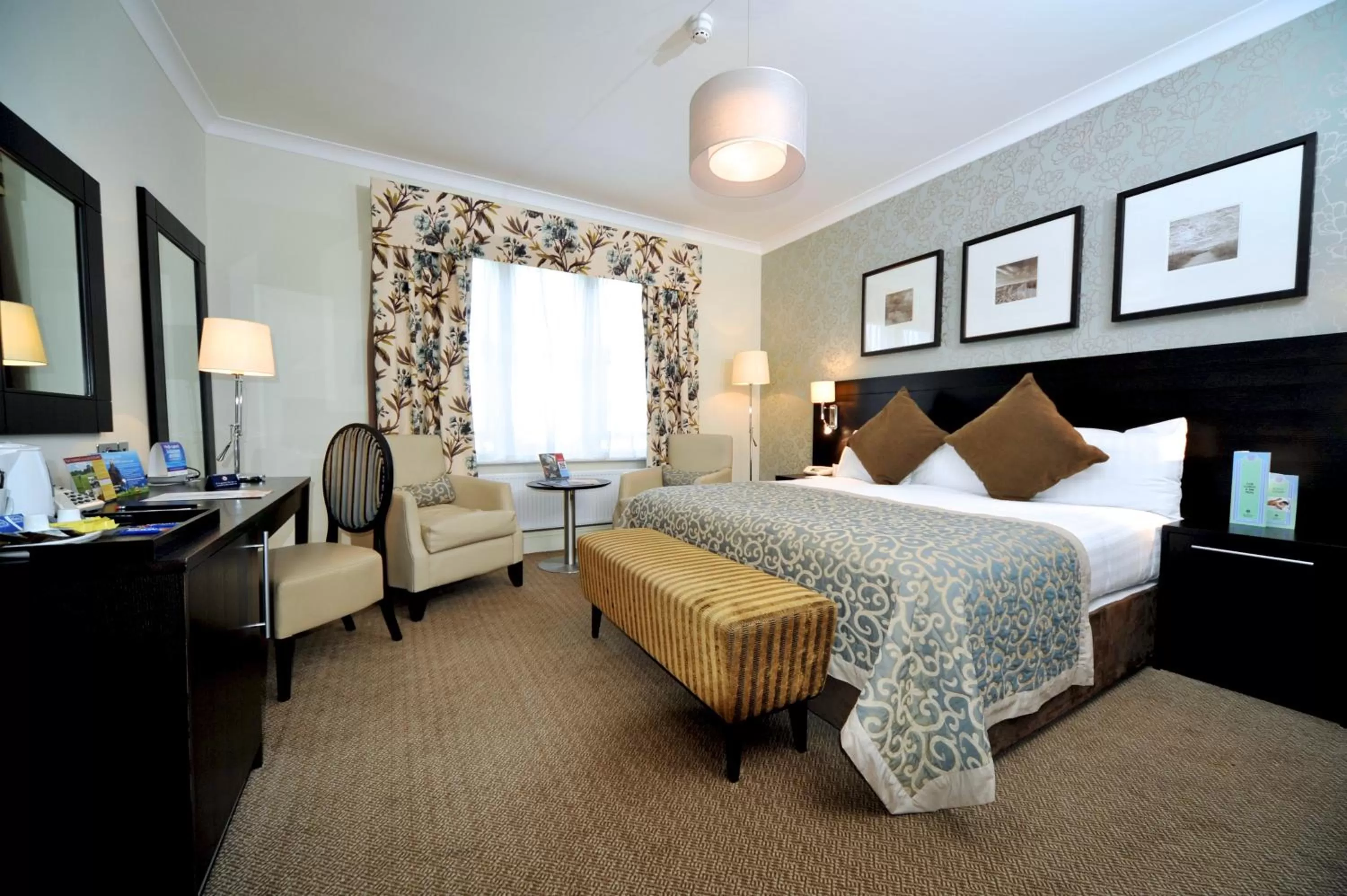 Photo of the whole room, Bed in Norfolk Royale Hotel