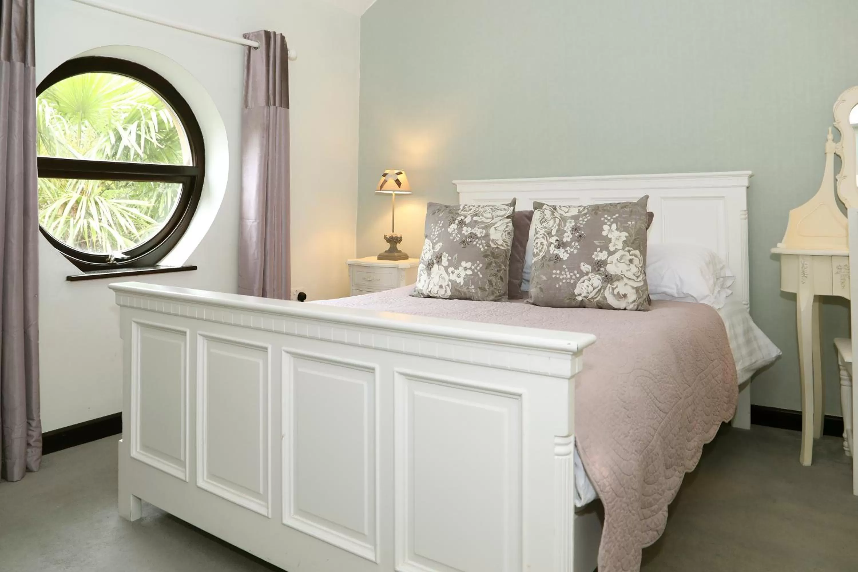 Bed in Rosehill House Hotel