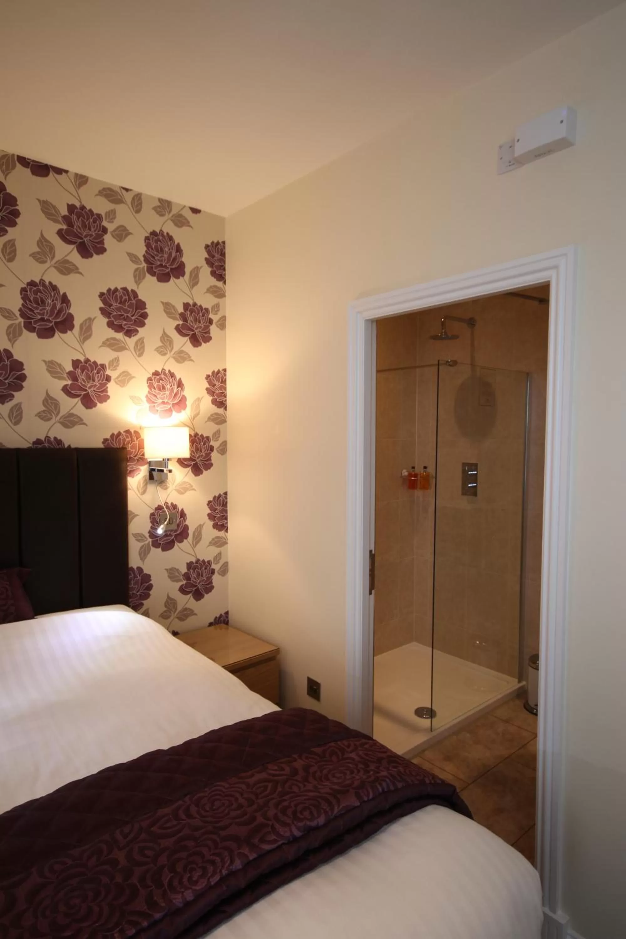 Photo of the whole room, Bed in The Lion Hotel