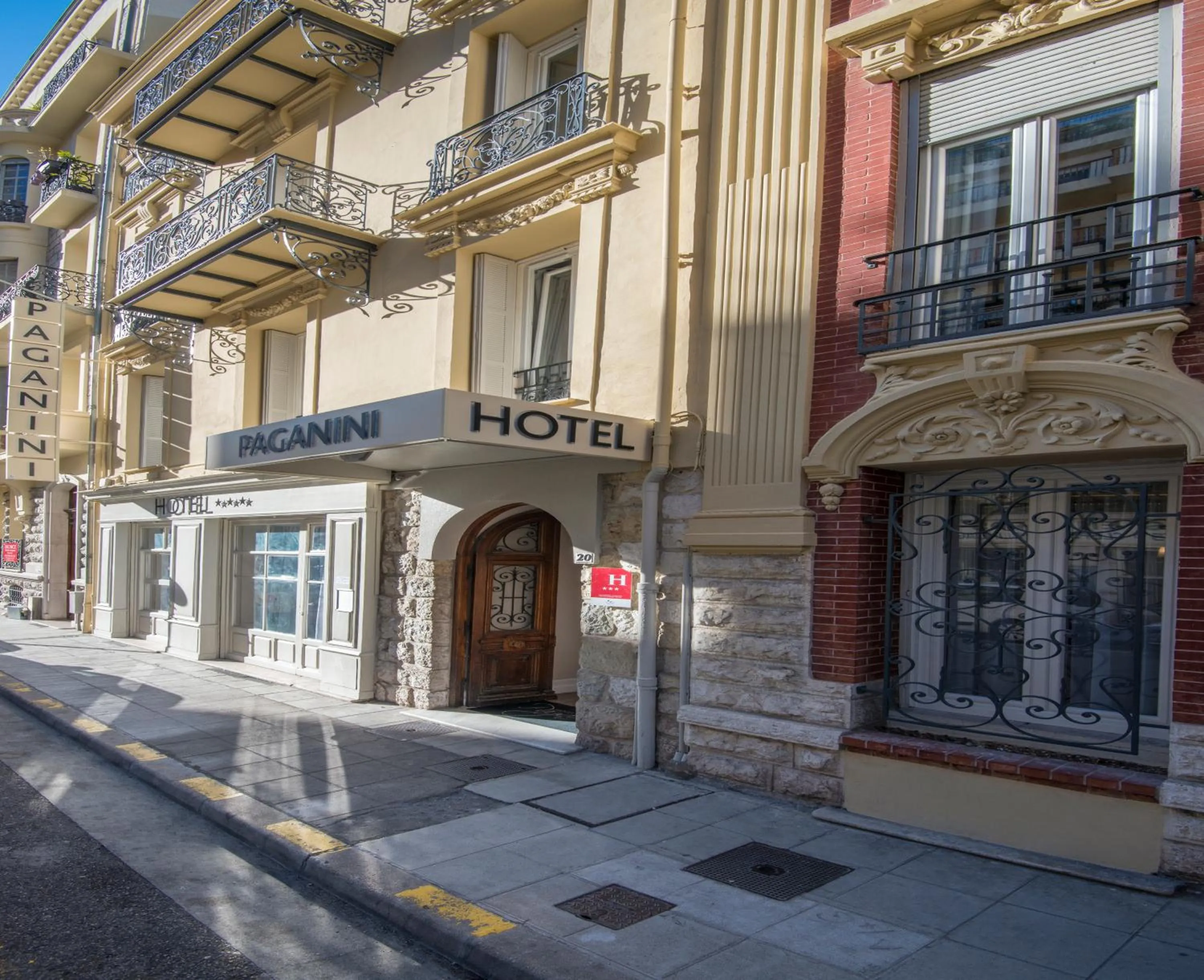 Facade/entrance in Hotel Paganini