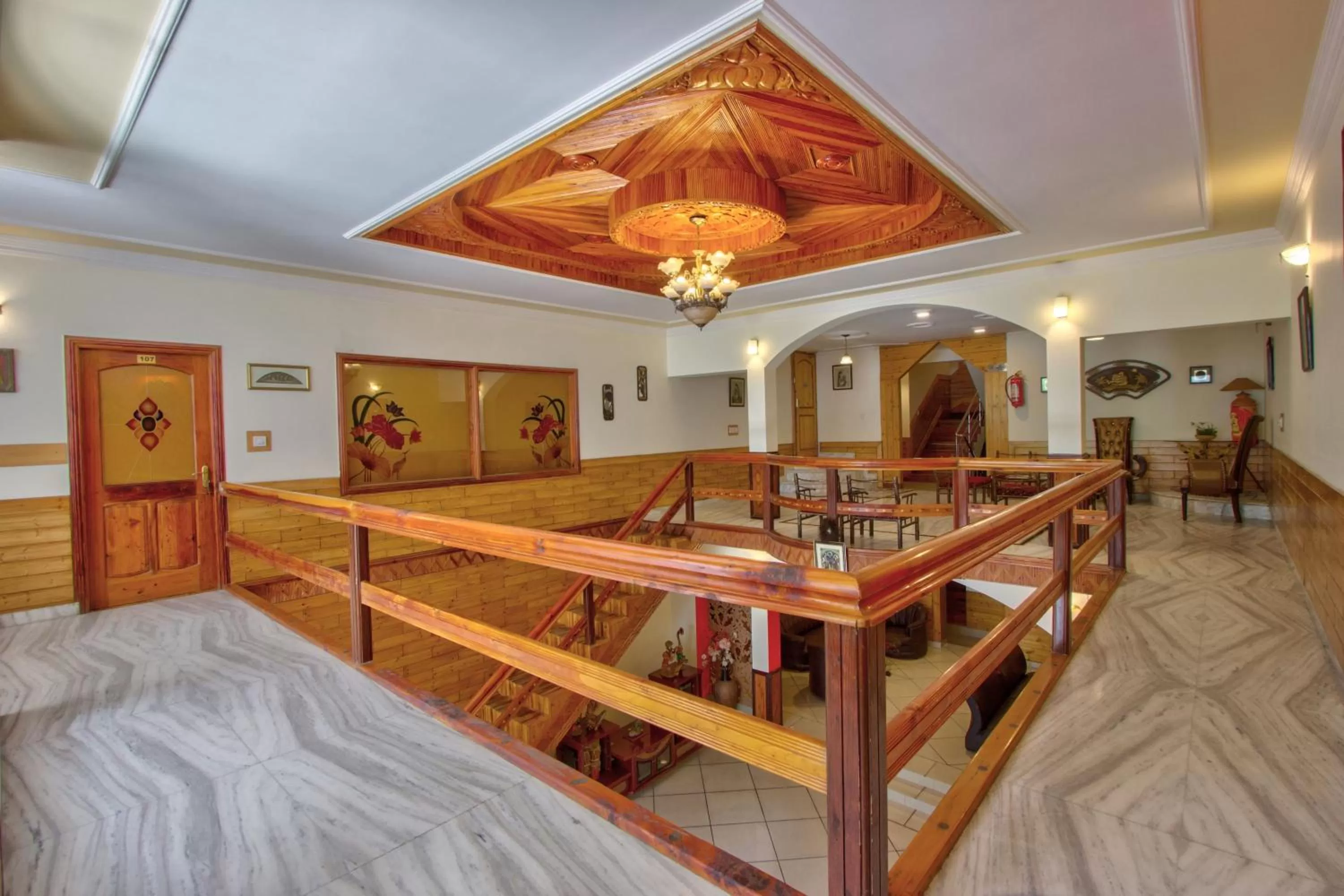 ATM, Bed in Woodstock Inn Manali 800 Mtrs from Mall Road