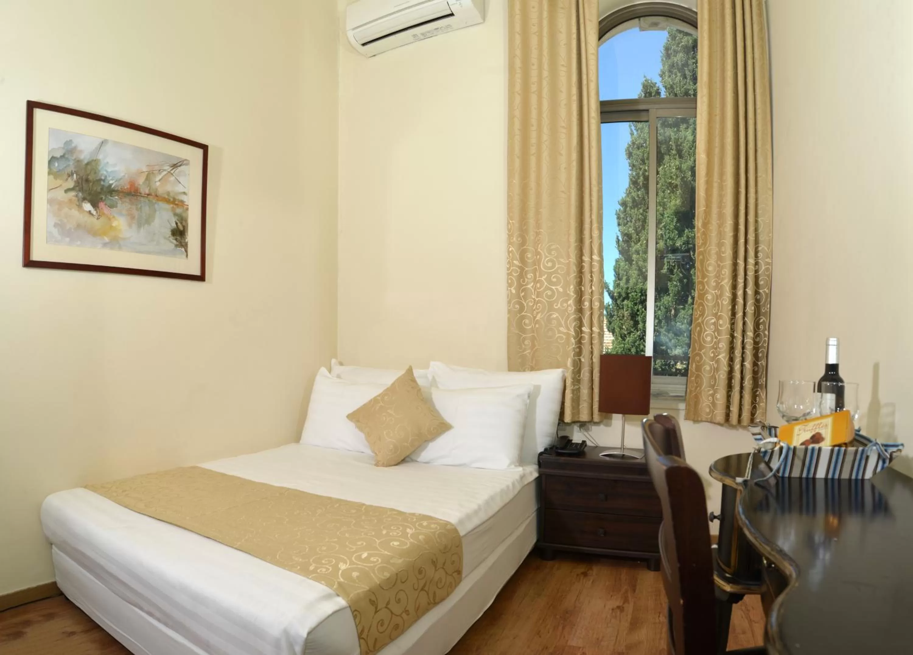 Photo of the whole room, Bed in The Little House In Bakah