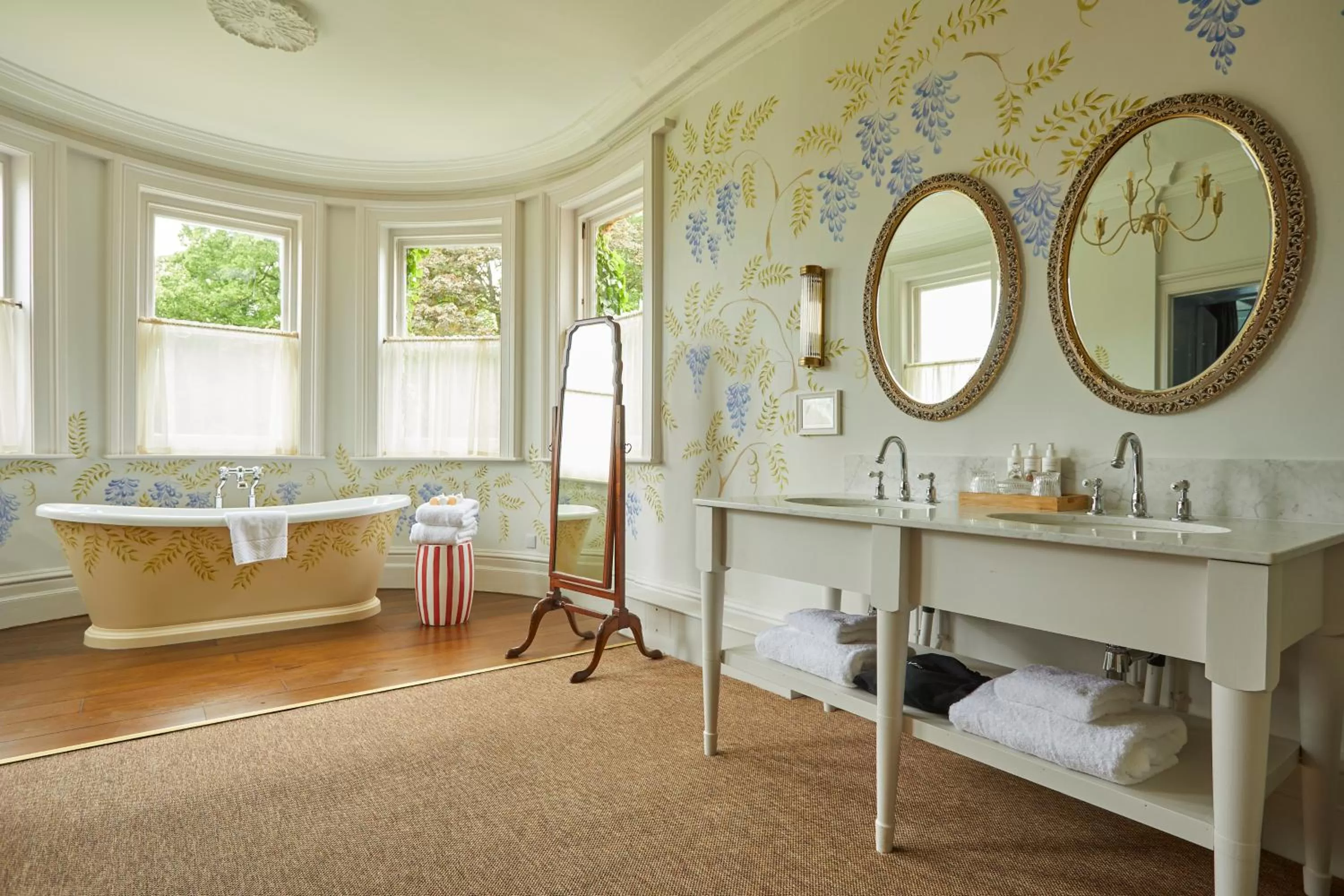Bathroom in The Retreat, Elcot Park