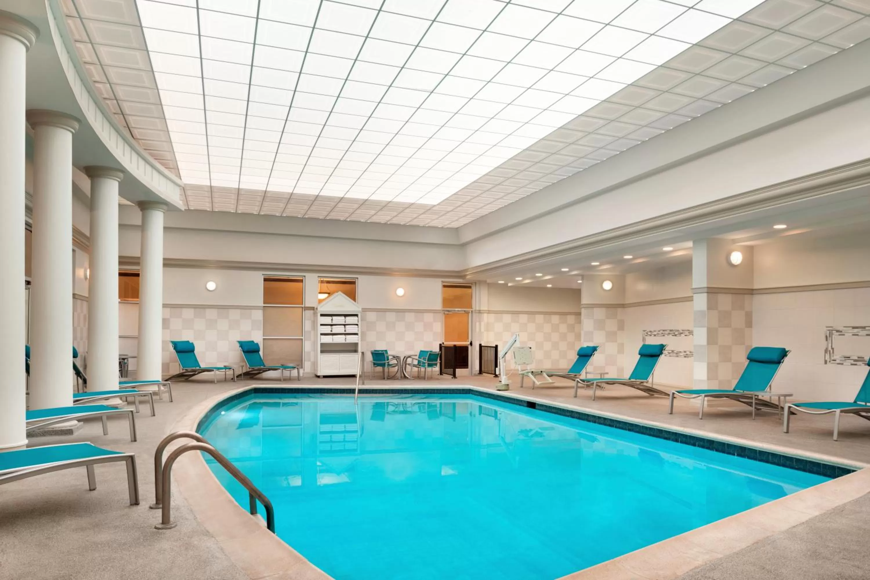Swimming pool in Radisson Hotel Cincinnati Riverfront