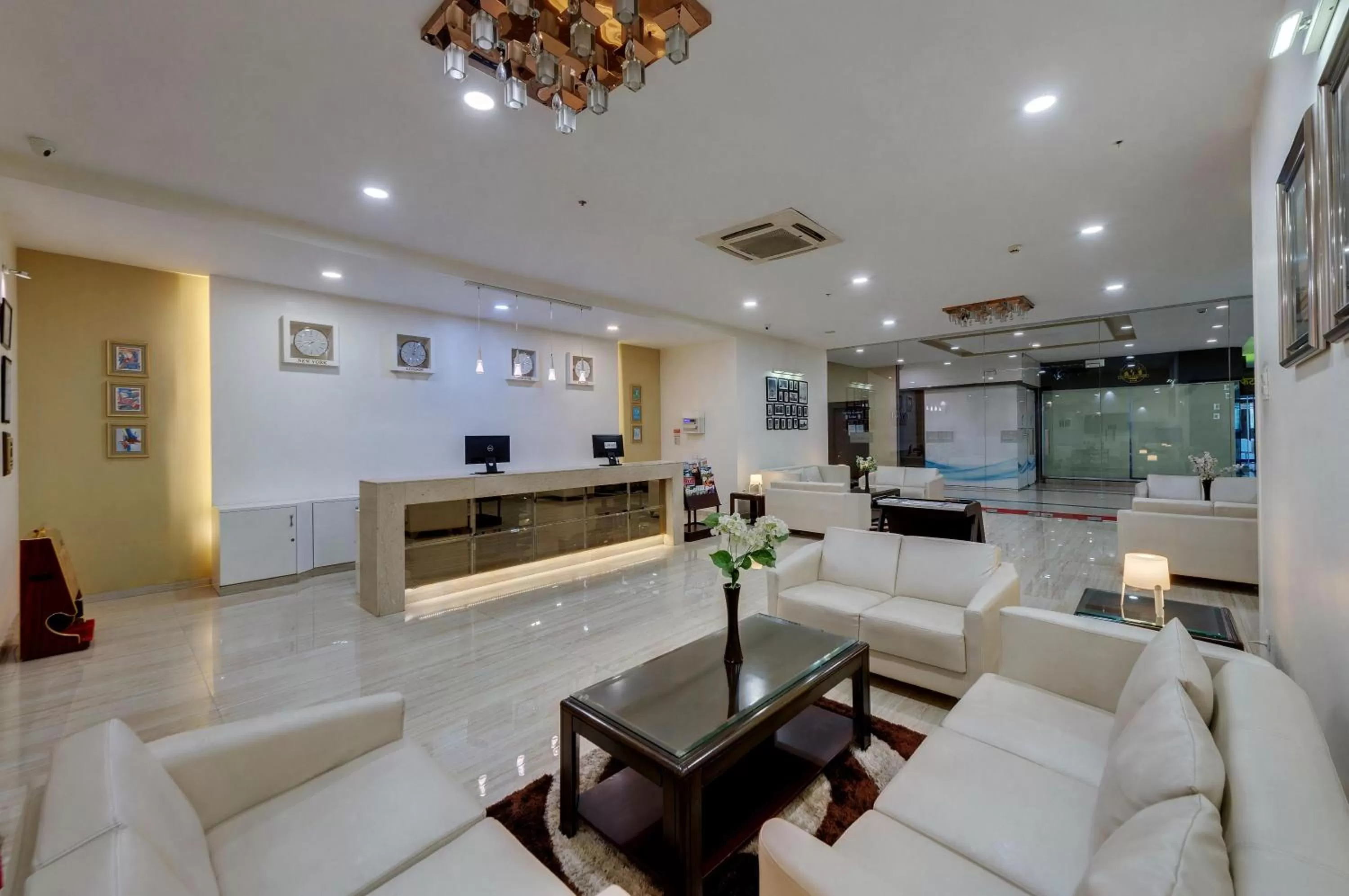 Facade/entrance in Grand Fortune Beacon, Ichalkaranji