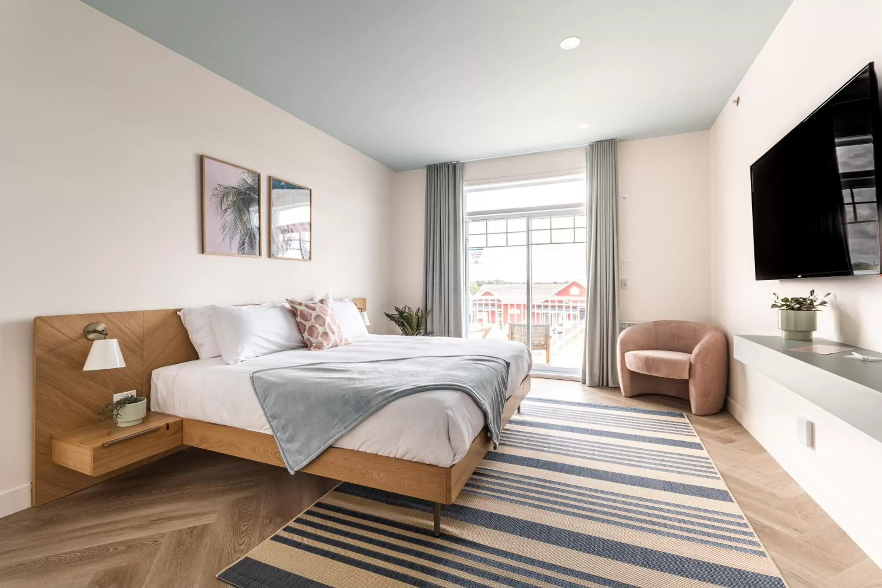 King Room with Lake View in Hôtel le Rosay King Room with Lake View in Hôtel le Rosay