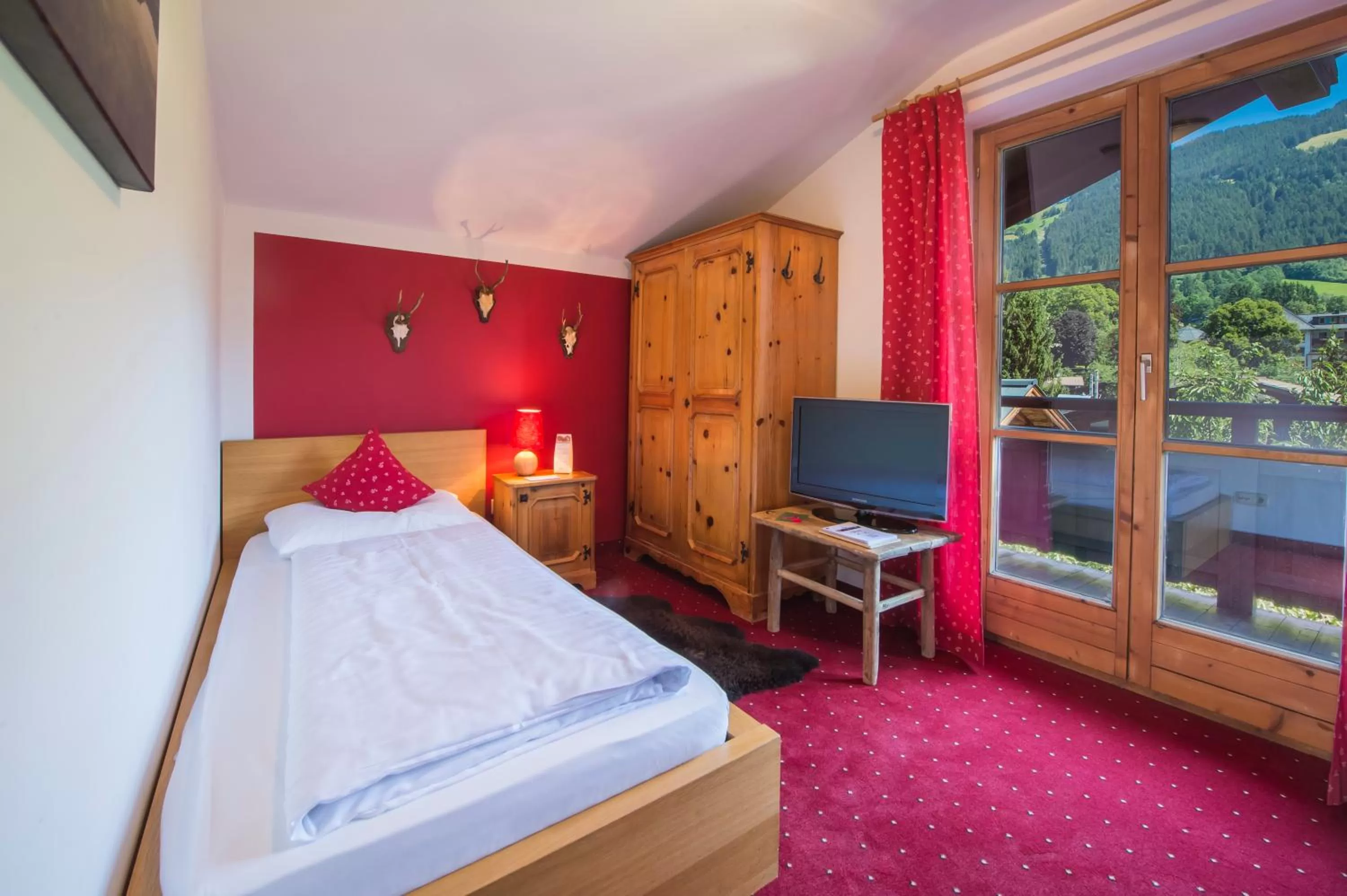 Bedroom, Bed in Hotel Gamshof