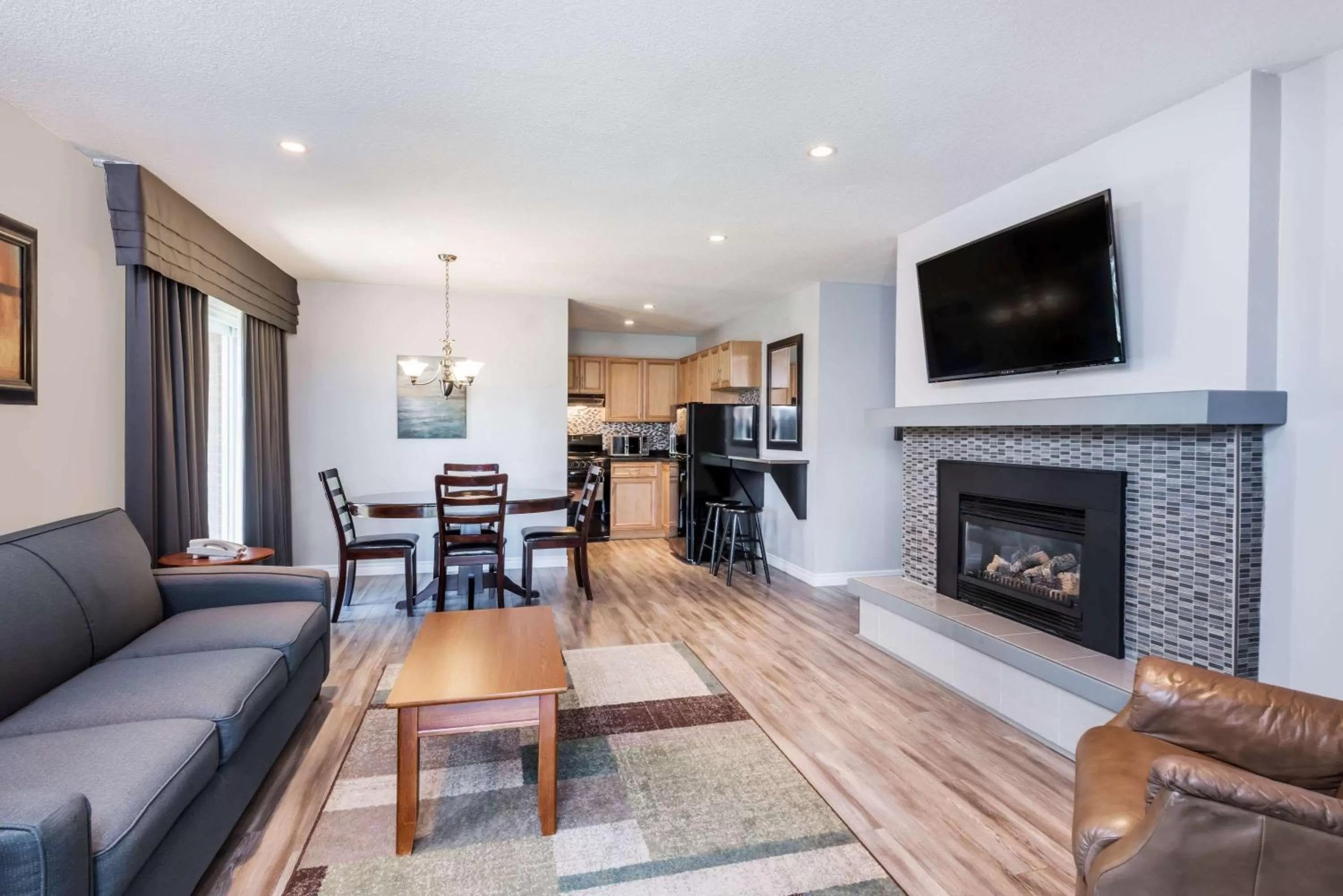 Superior Suite with One King Bed and One Queen Bed -  Pool View/Non-SmokingÂ  in Super 8 by Wyndham Port Elgin