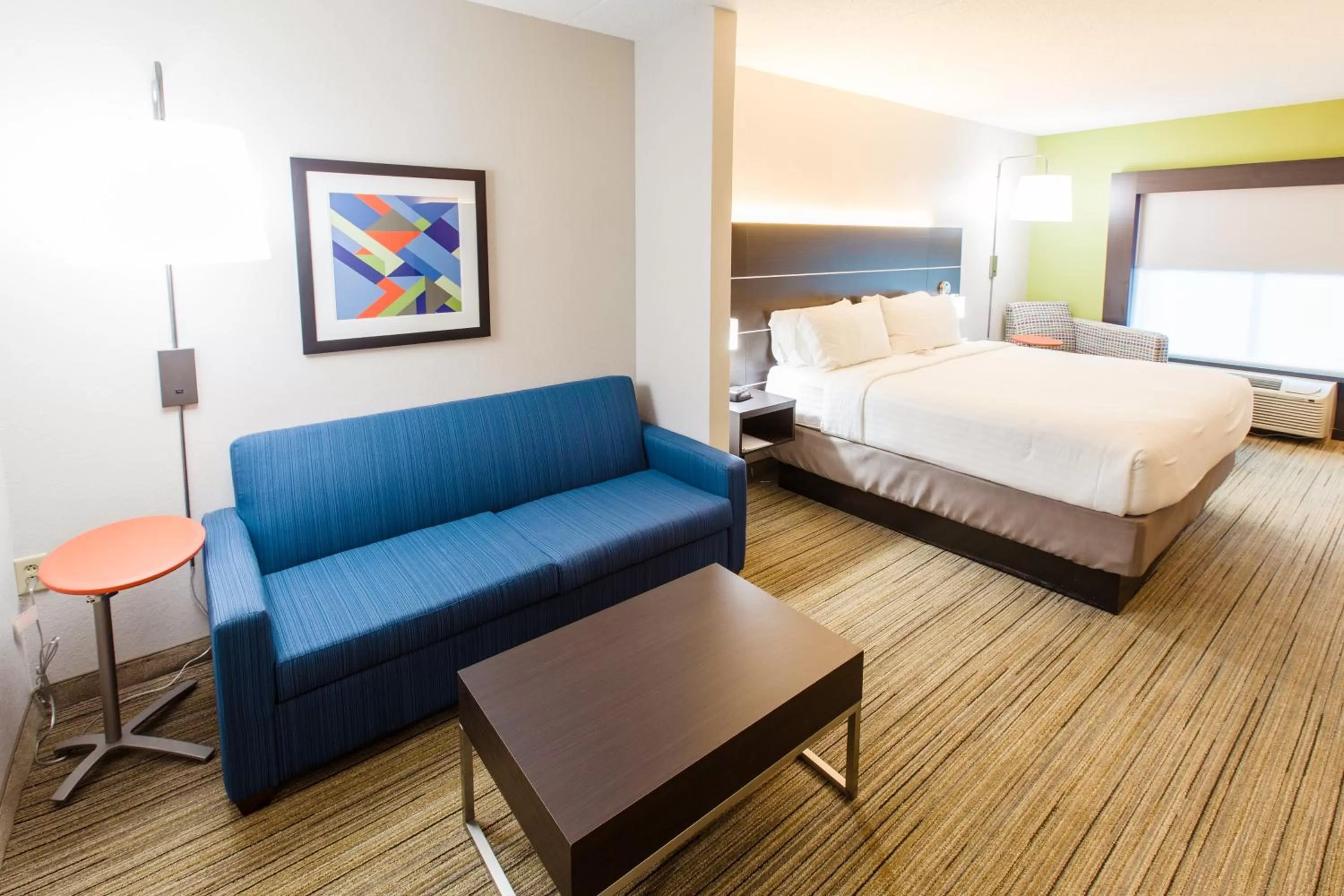Photo of the whole room, Bed in Holiday Inn Express Hotel & Suites Harriman by IHG