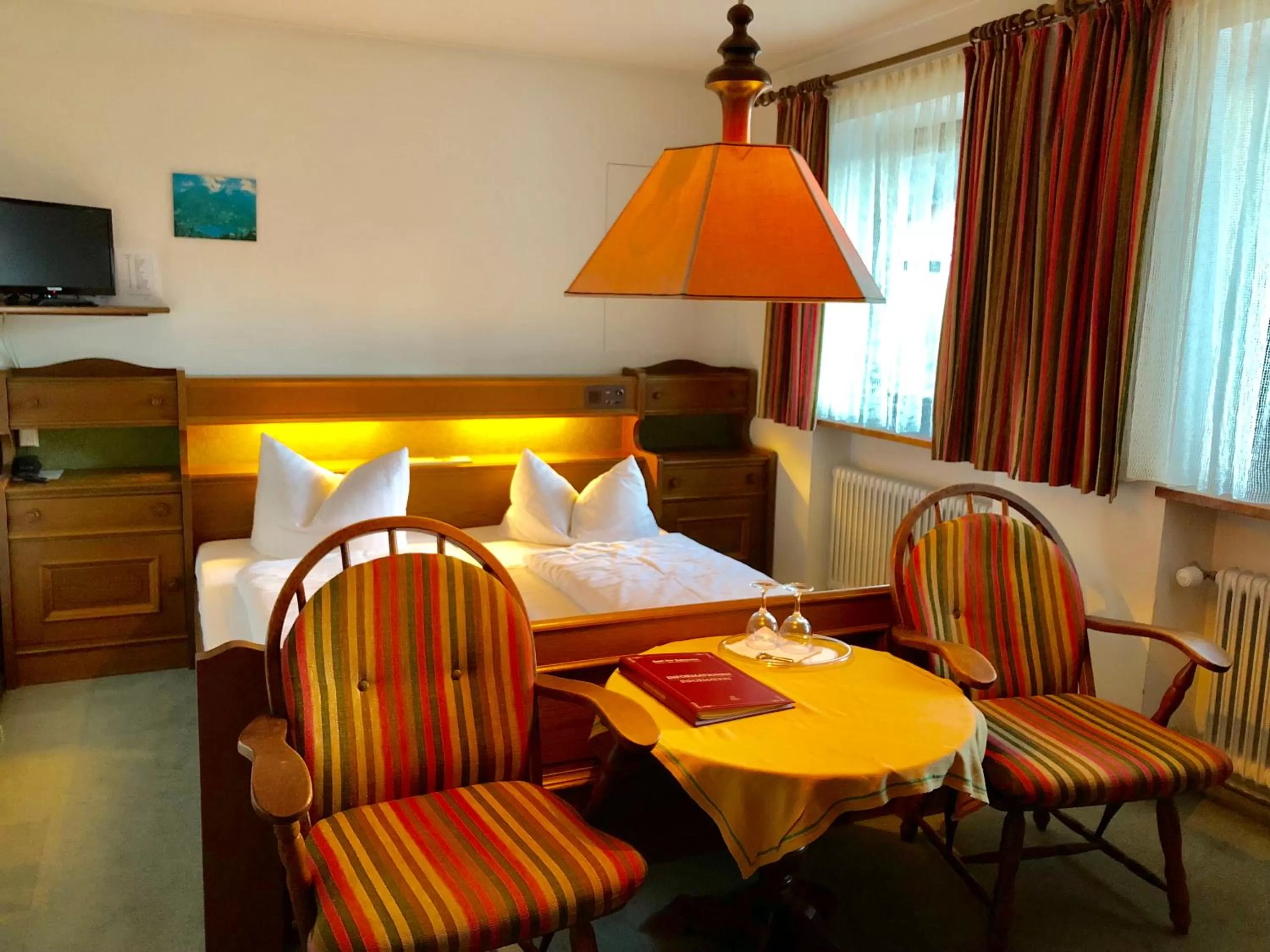 Bed in Hotel Vier Jahreszeiten