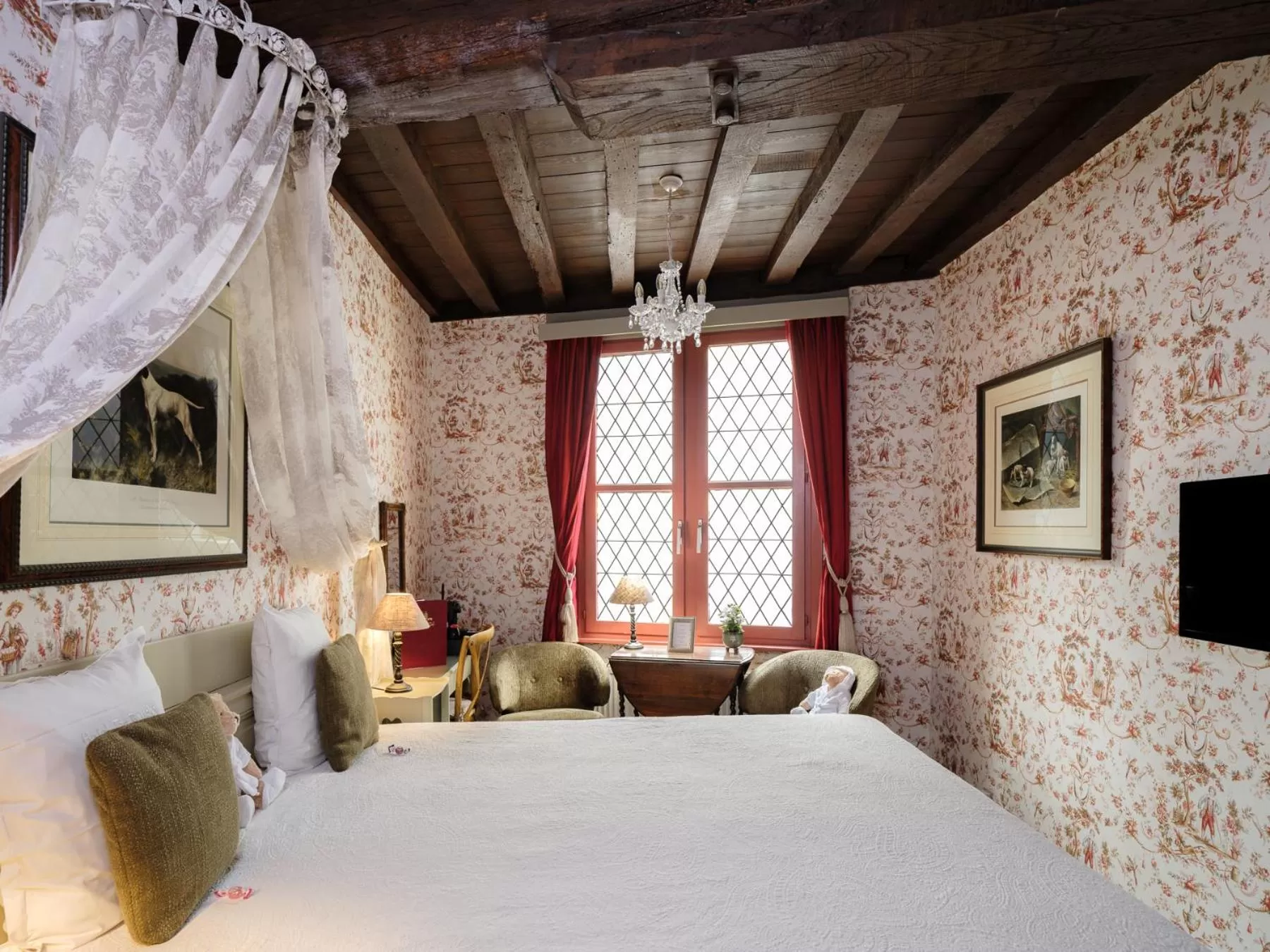 Bed in Canal View Hotel Ter Brughe by CW Hotel Collection