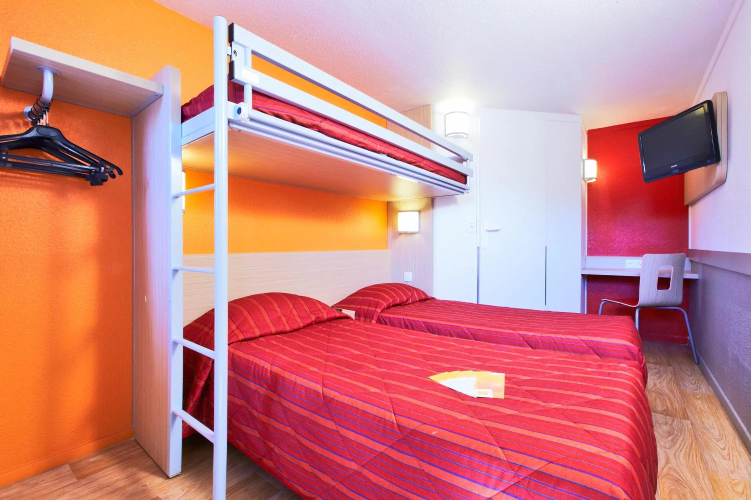 Photo of the whole room, Bed in Premiere Classe Lille Nord - Tourcoing