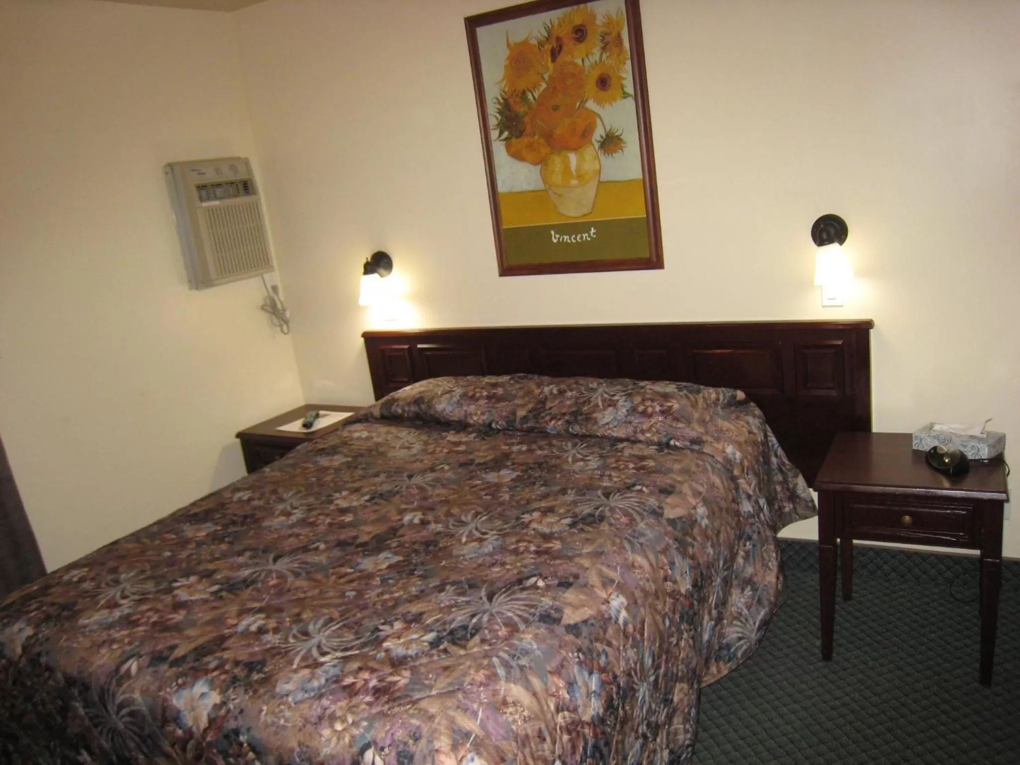 Bed in Johnny's Motel