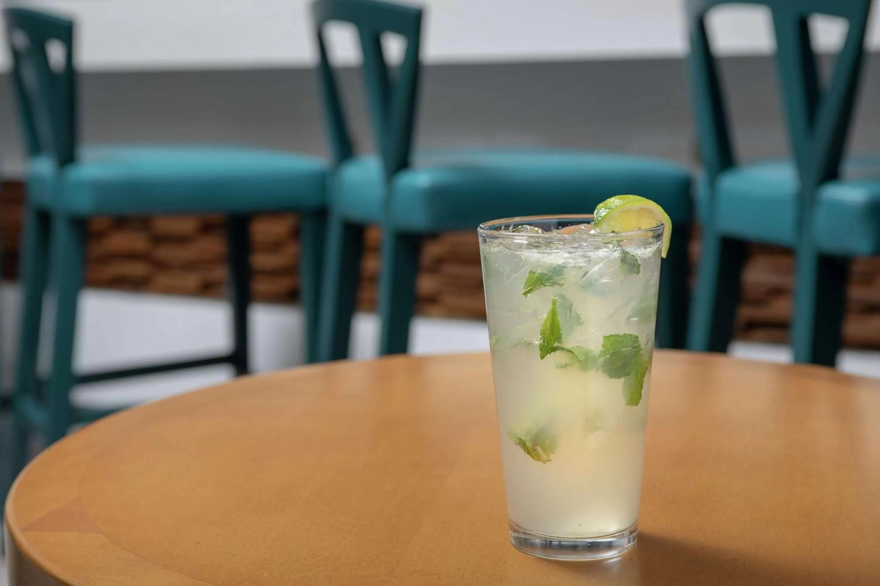 Lounge or bar in Hilton Garden Inn Westchester Dobbs Ferry