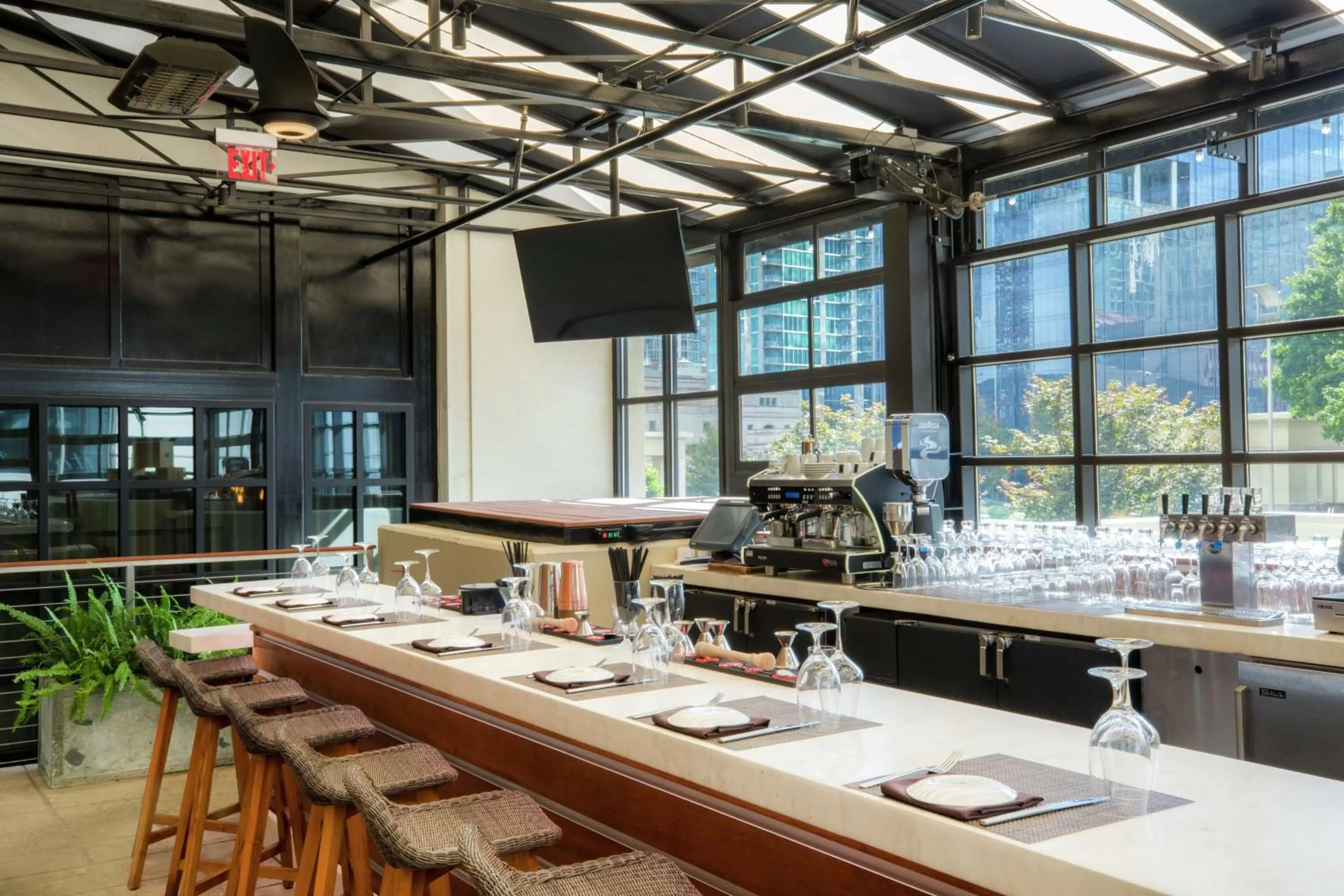 Restaurant/places to eat in Hilton Nashville Downtown