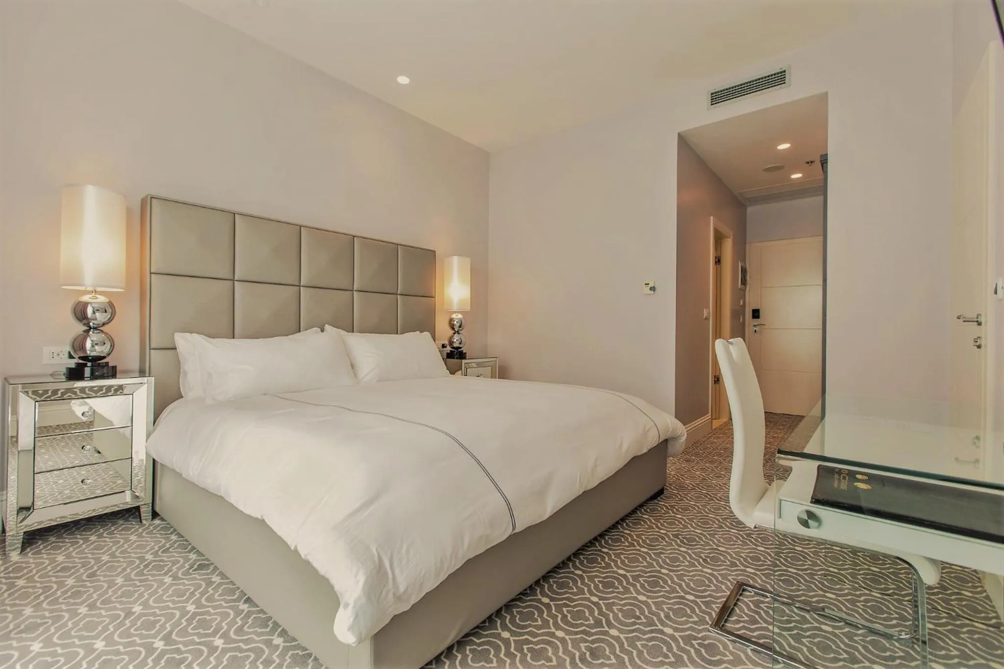 Bed in Royal Palm Hotel