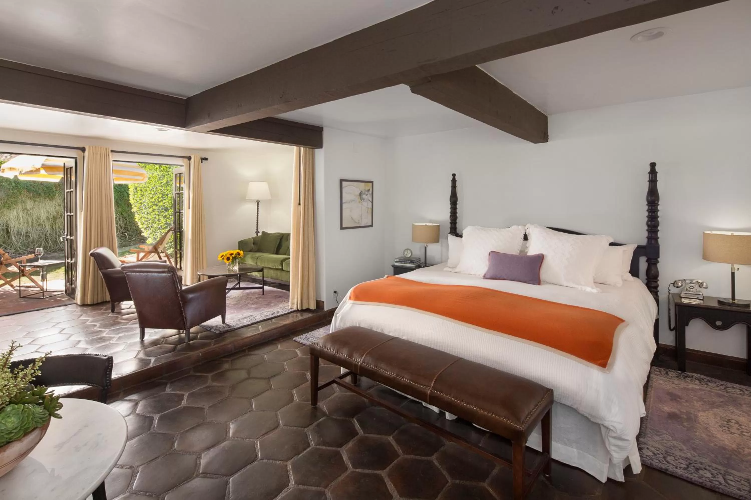 Bed in Ingleside Estate Hotel & Bungalows- Adults Only