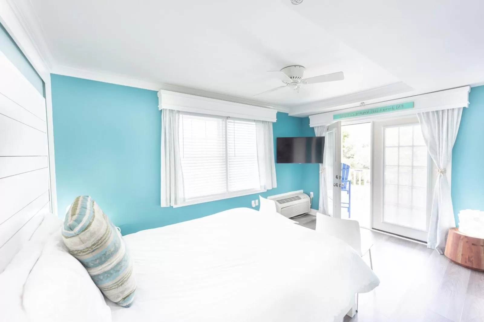 Bed in Canalside Inn