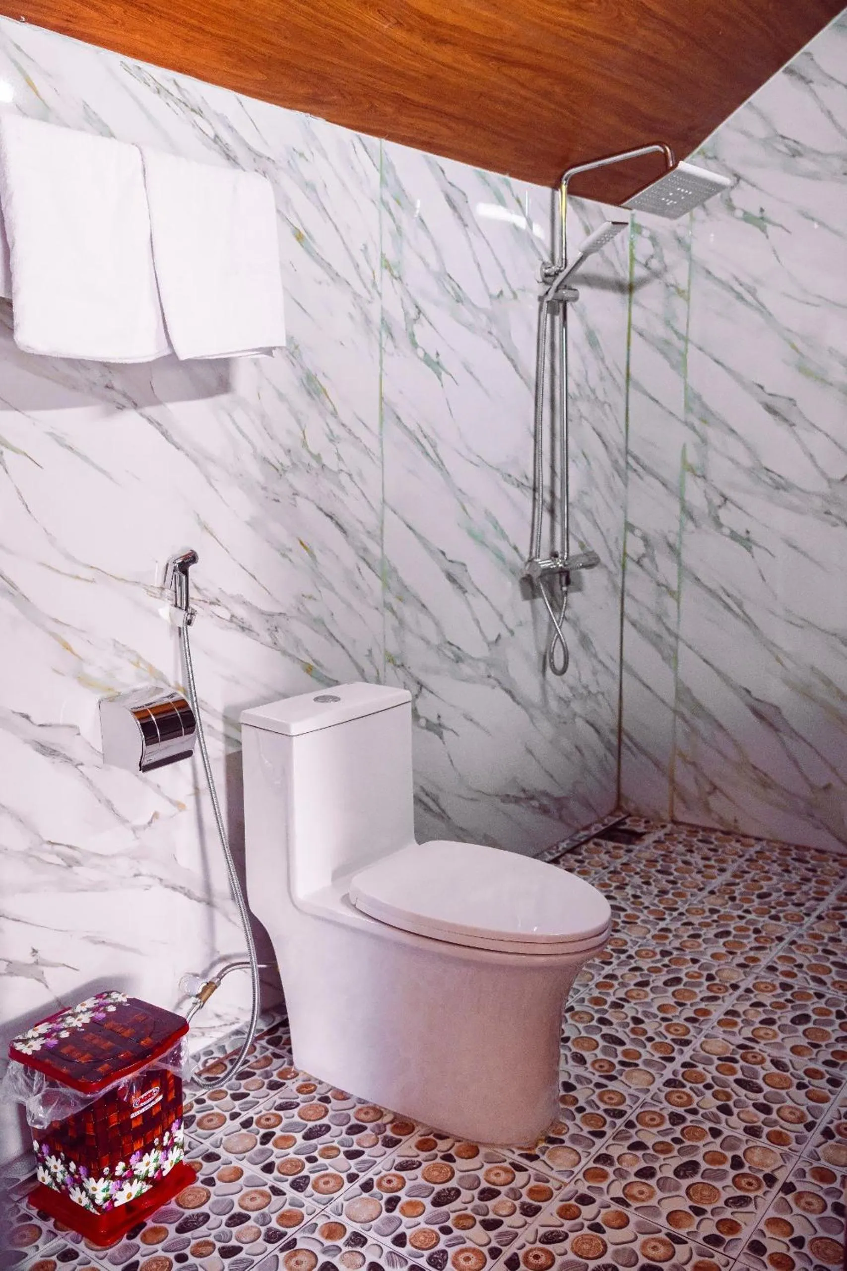 Shower in Tam Coc Cat Luong Homestay