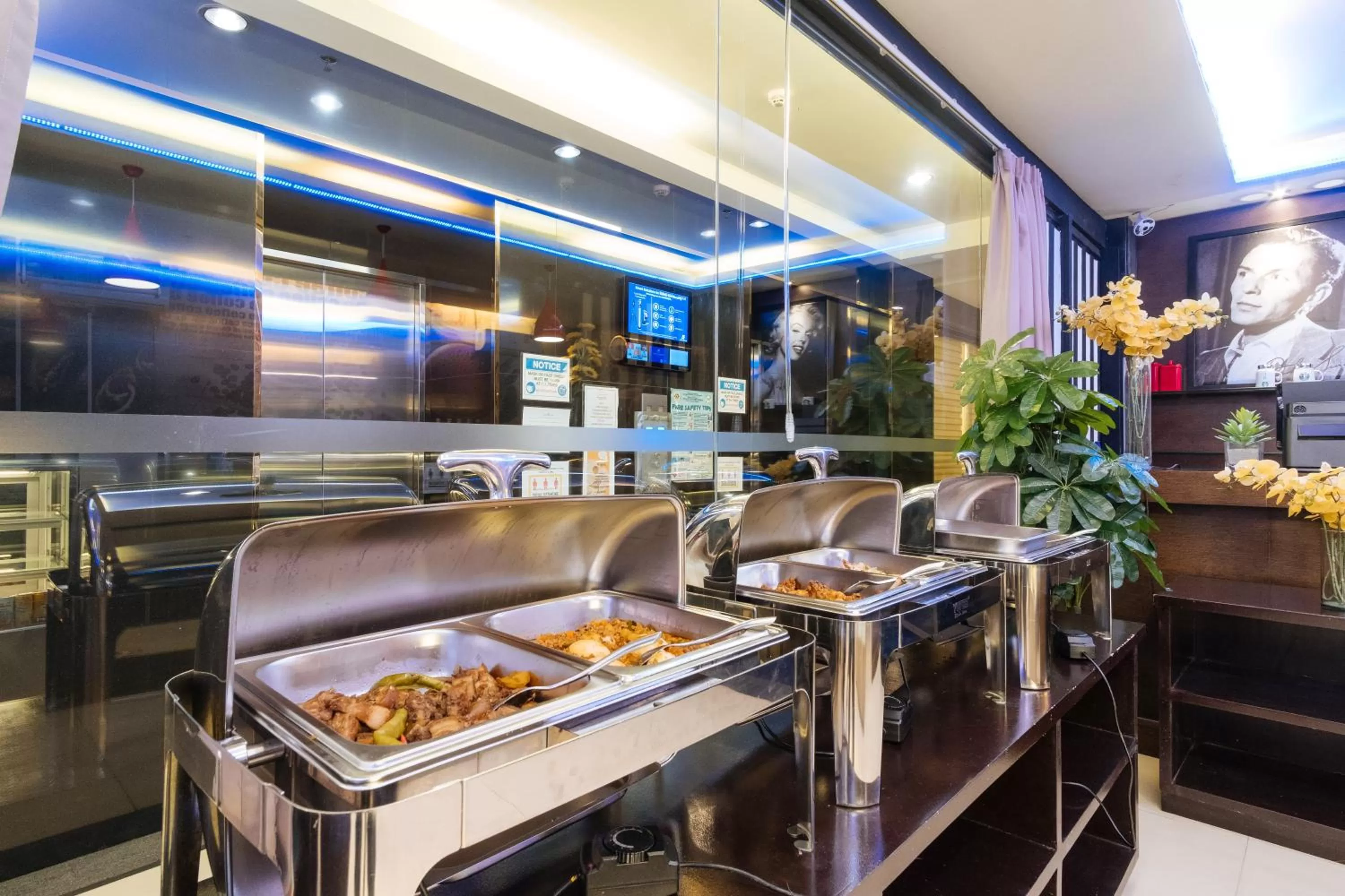 Restaurant/places to eat in Northpointe Residences