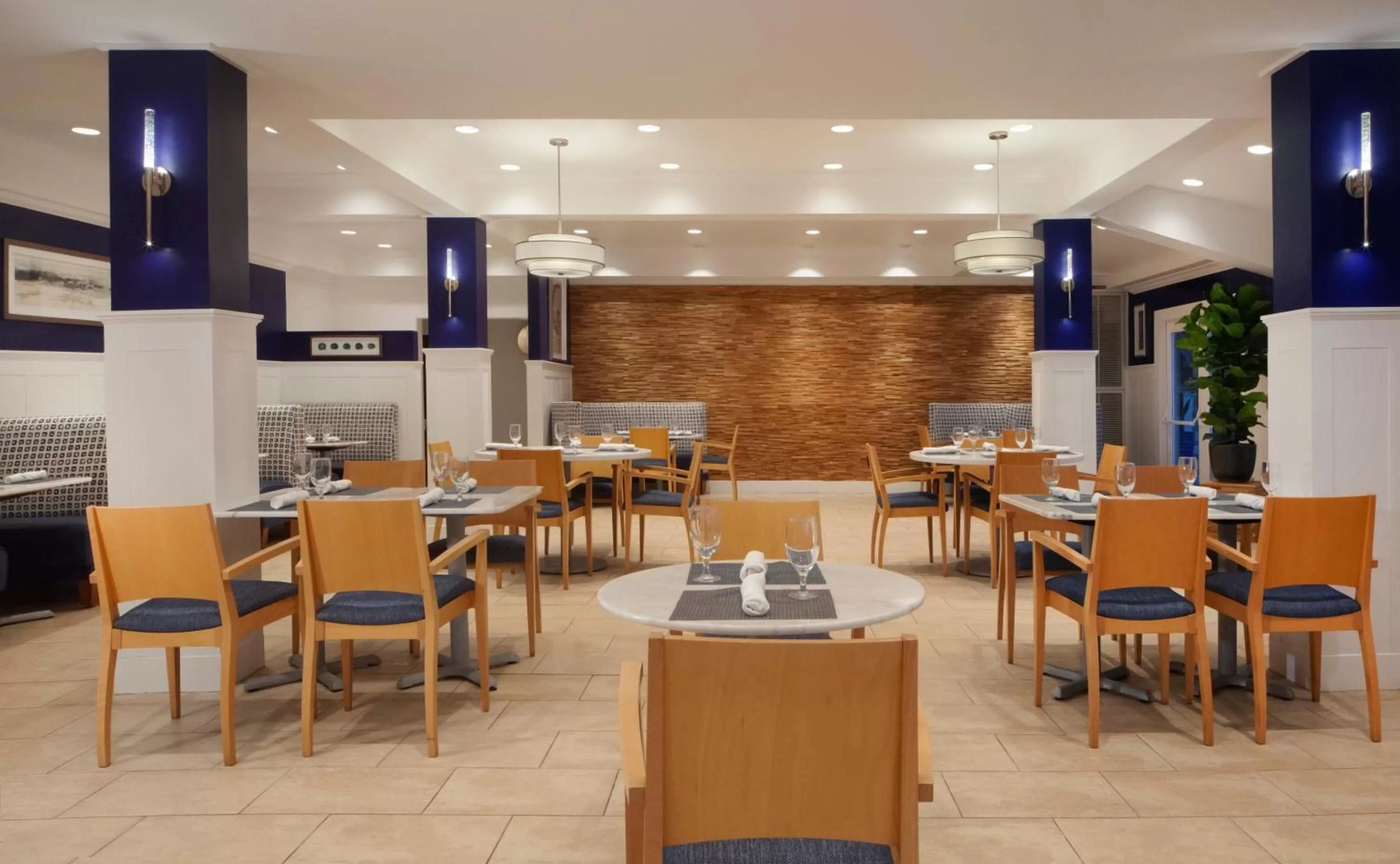 Restaurant/places to eat in Pier House Resort & Spa