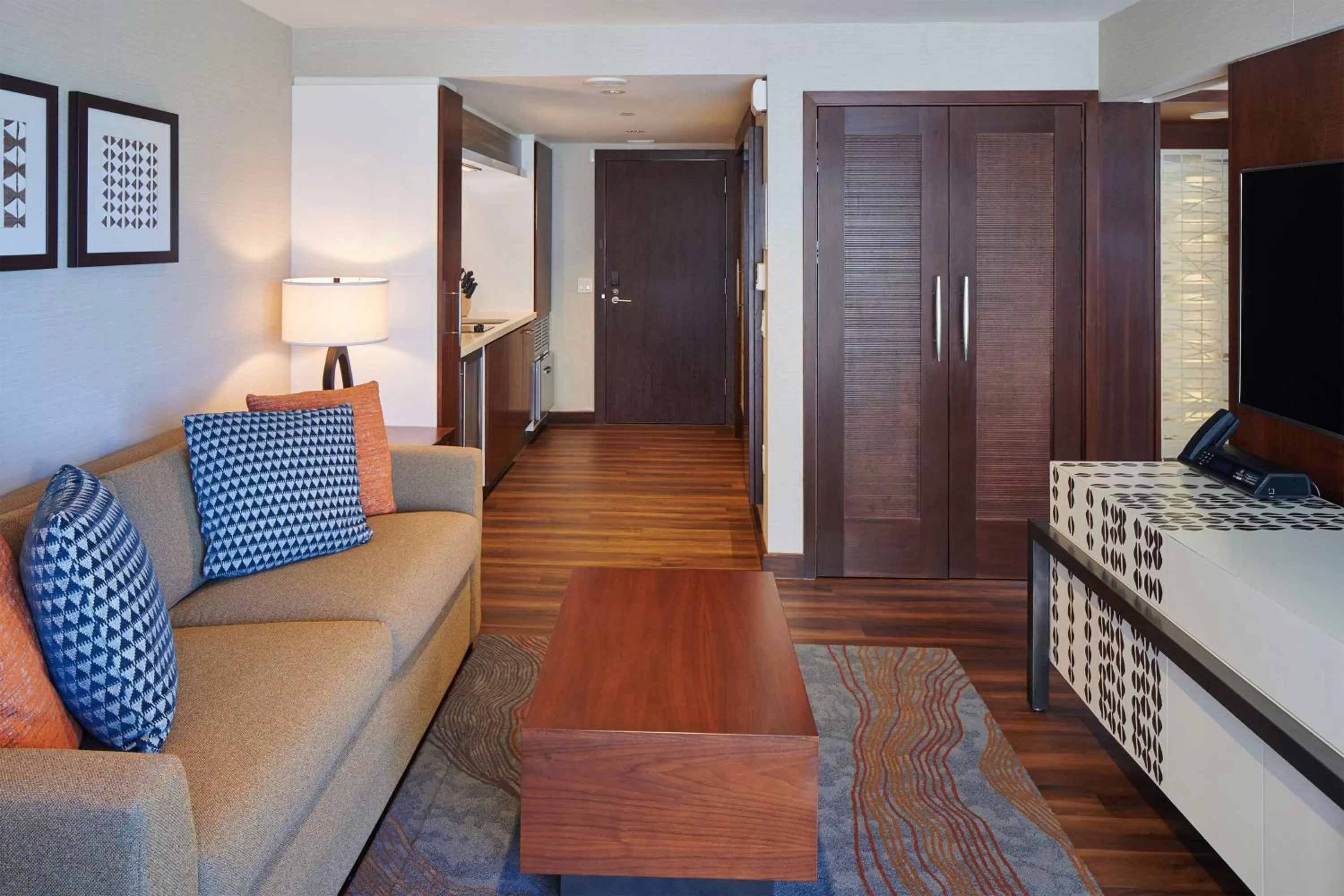 Living room in Hilton Grand Vacations Club Hokulani Waikiki Honolulu
