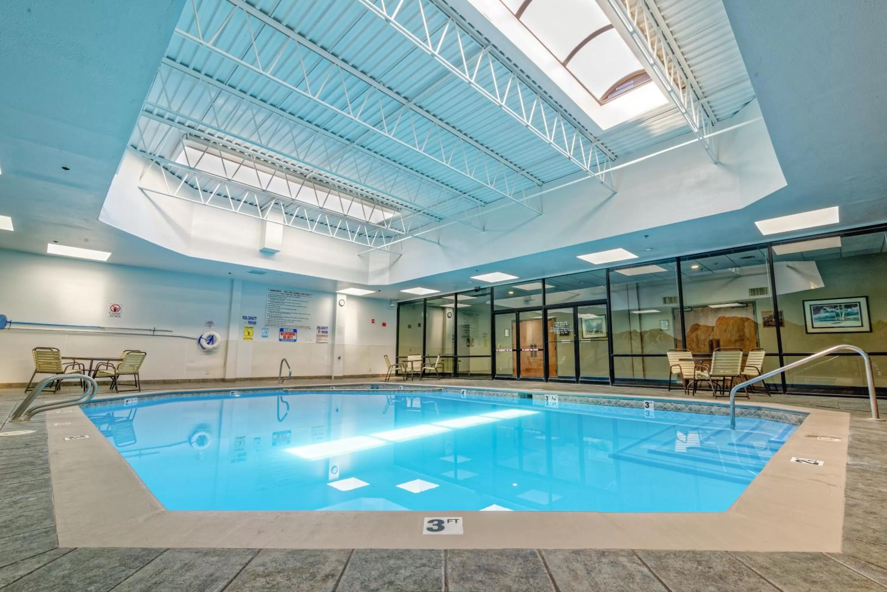 Swimming pool in Grand Vista Hotel Grand Junction
